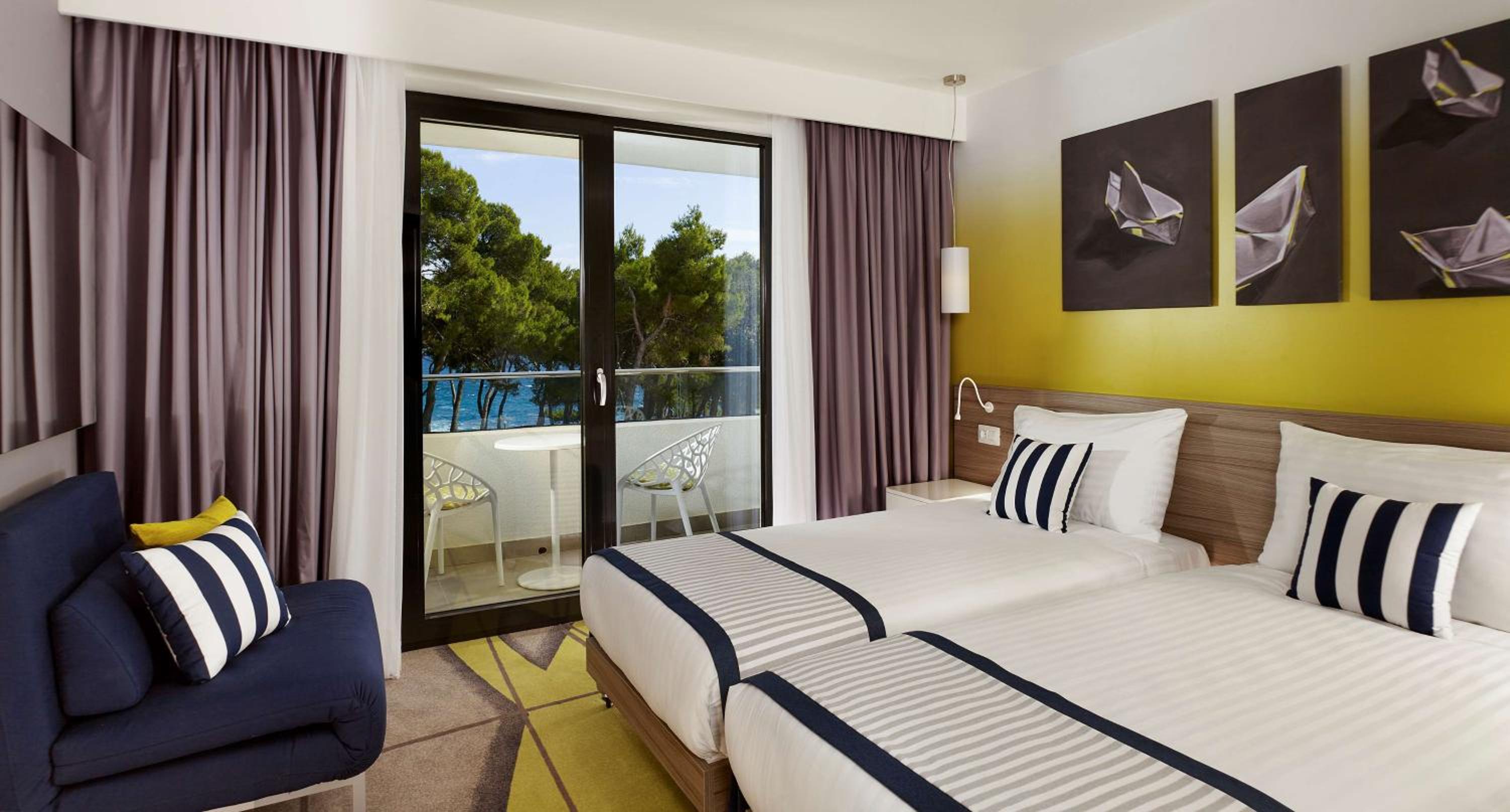 Superior Twin Room with Balcony - Photo 1