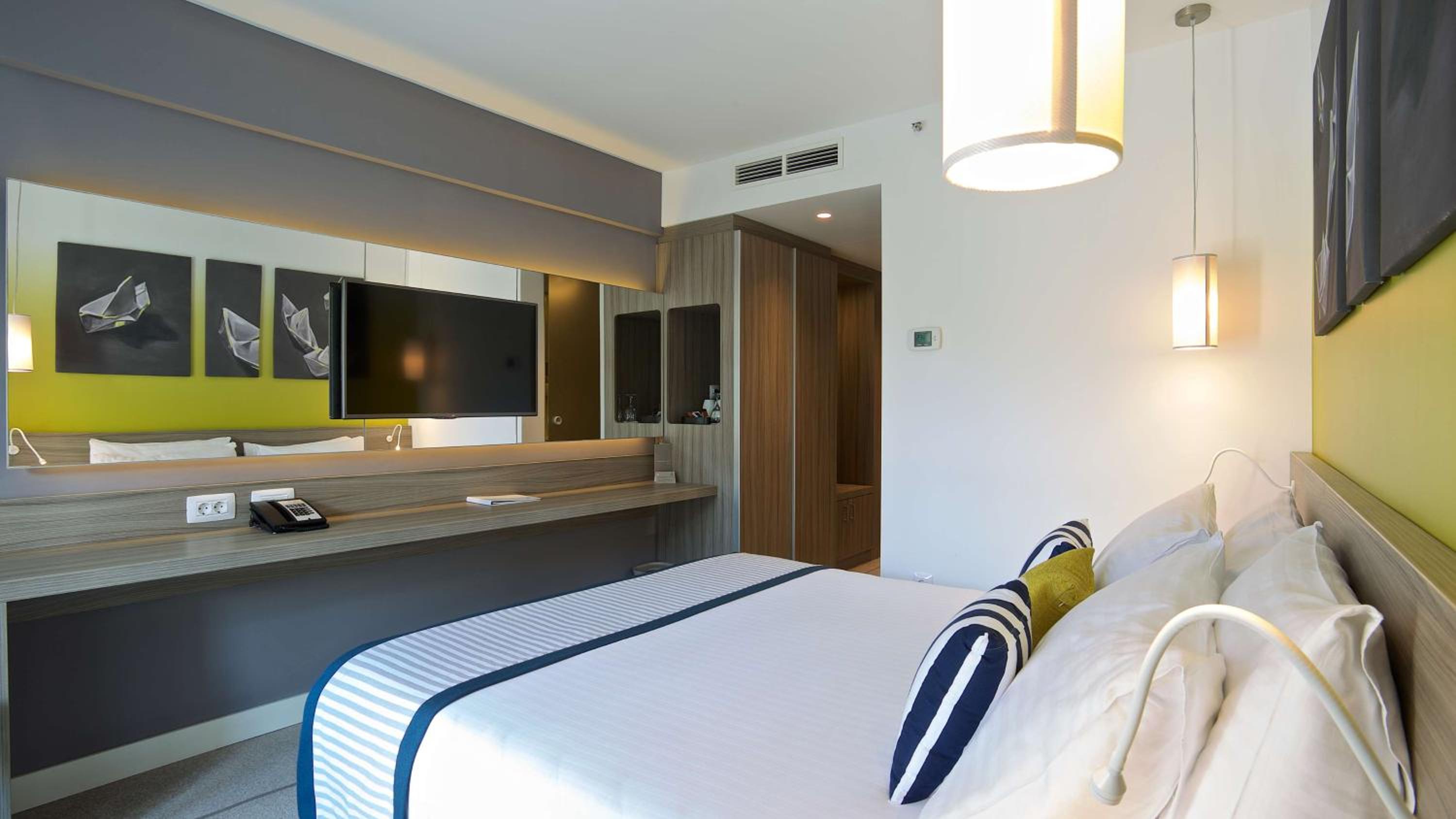 Superior Double Room with Balcony - Photo 6