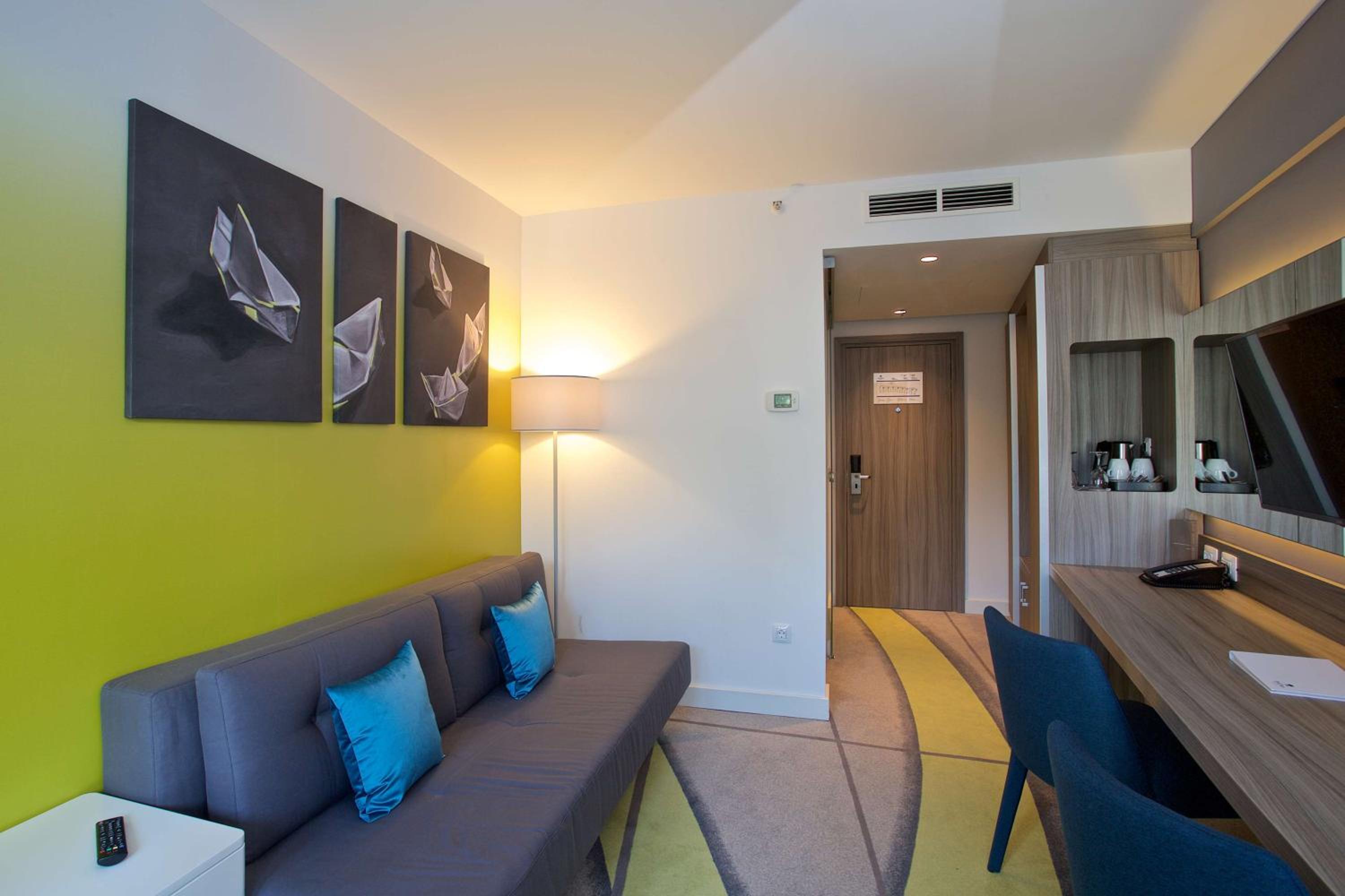 One-Bedroom Suite with Balcony - Photo 13