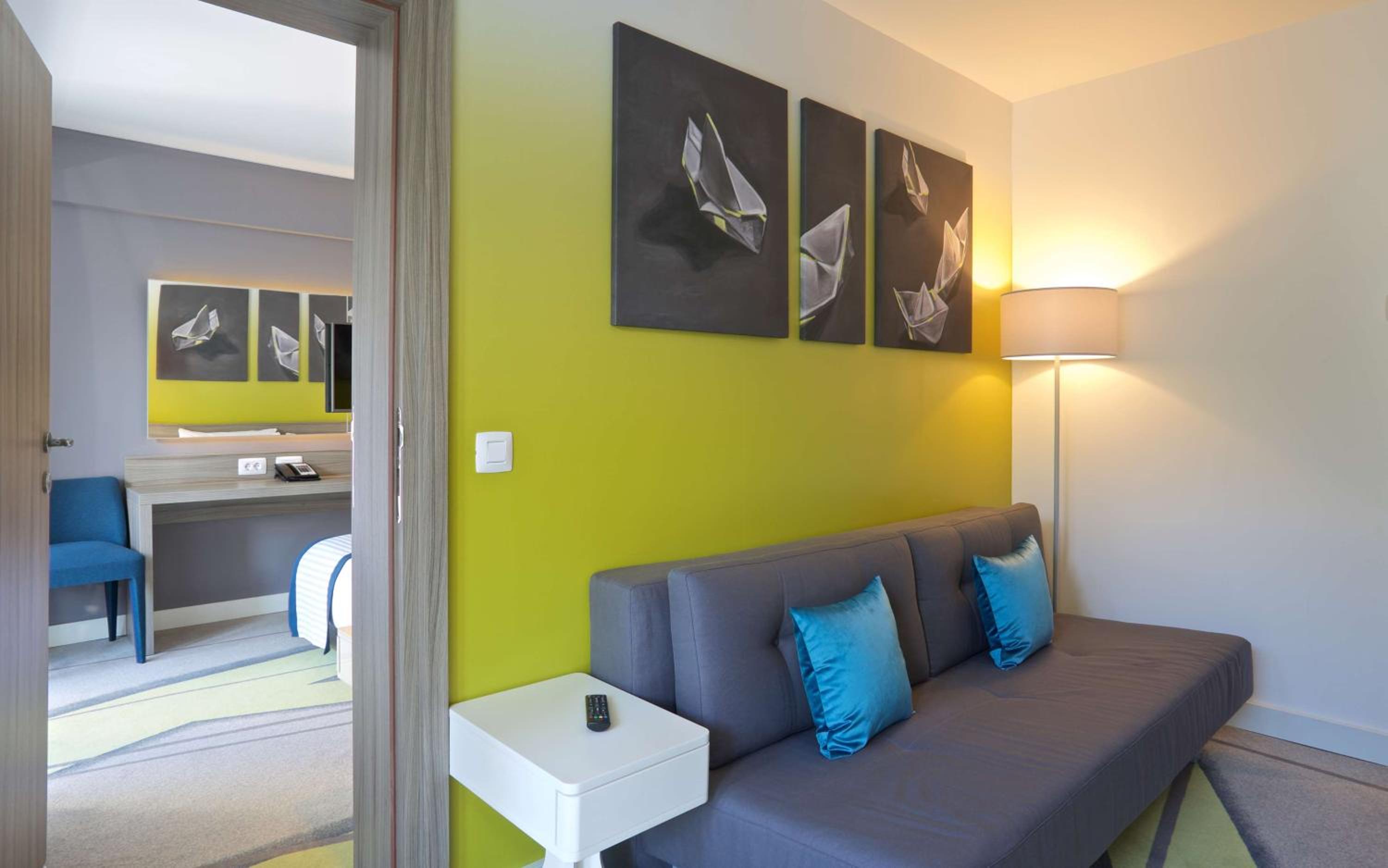 One-Bedroom Suite with Balcony - Photo 12