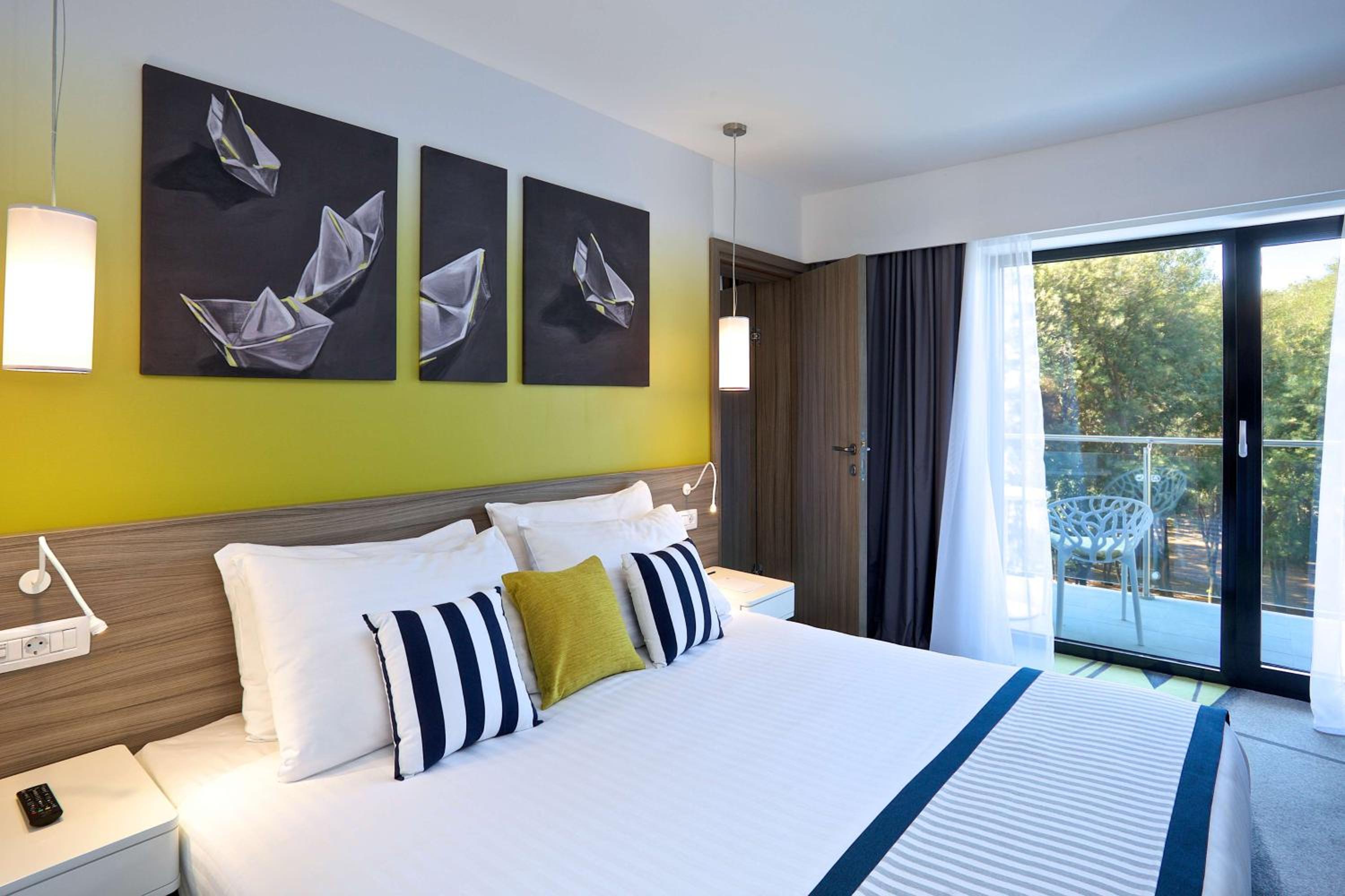 One-Bedroom Suite with Balcony - Photo 10