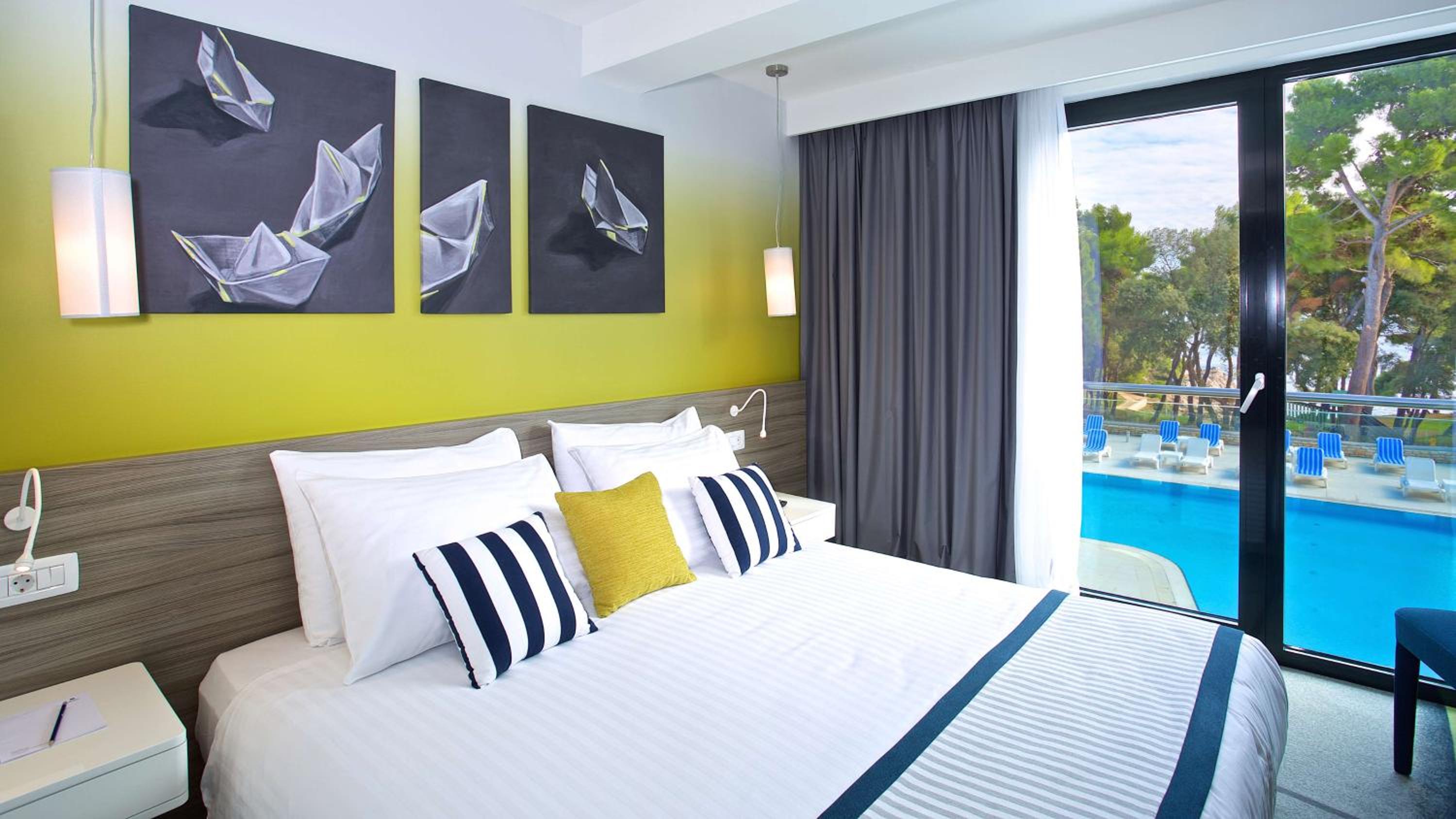 Standard Double Room with Pool View - Photo 1
