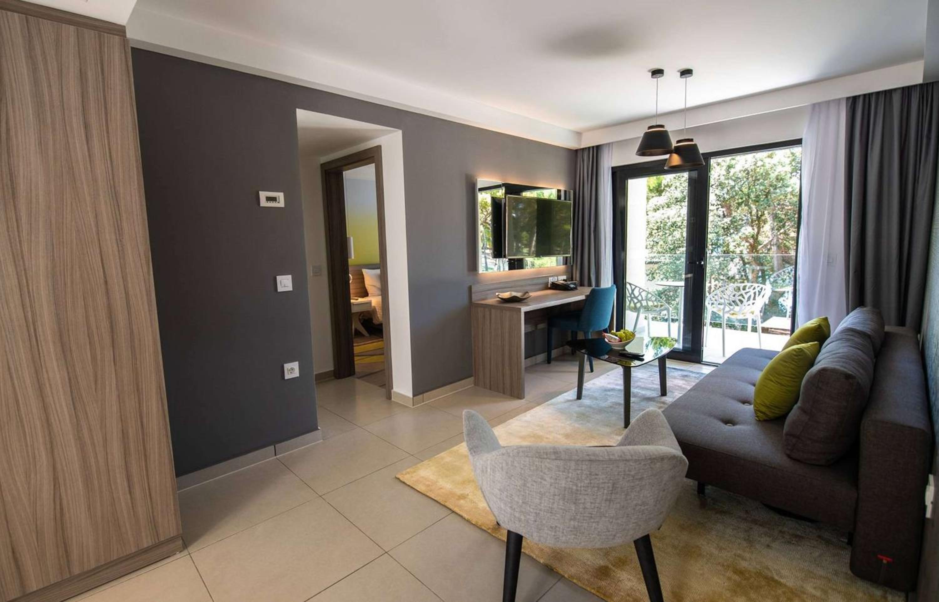 Two-Bedroom Suite with Balcony - Photo 2