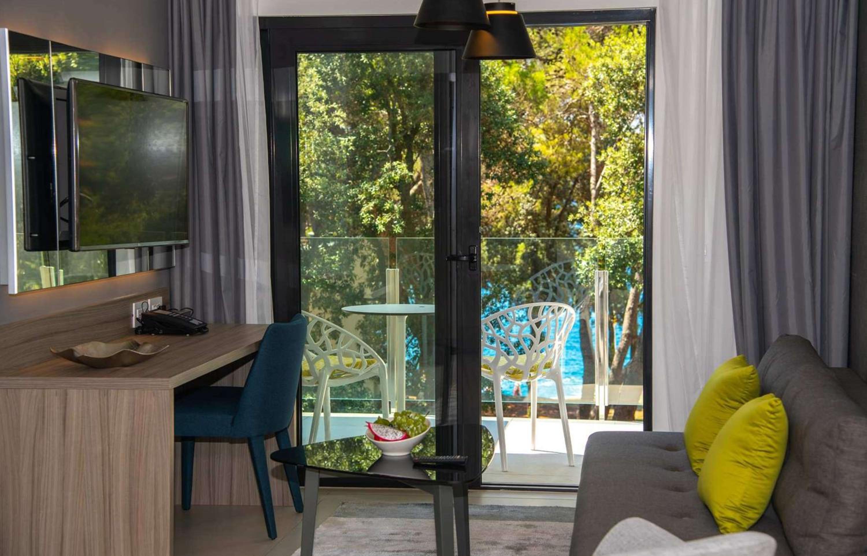 Two-Bedroom Suite with Balcony - Photo 3