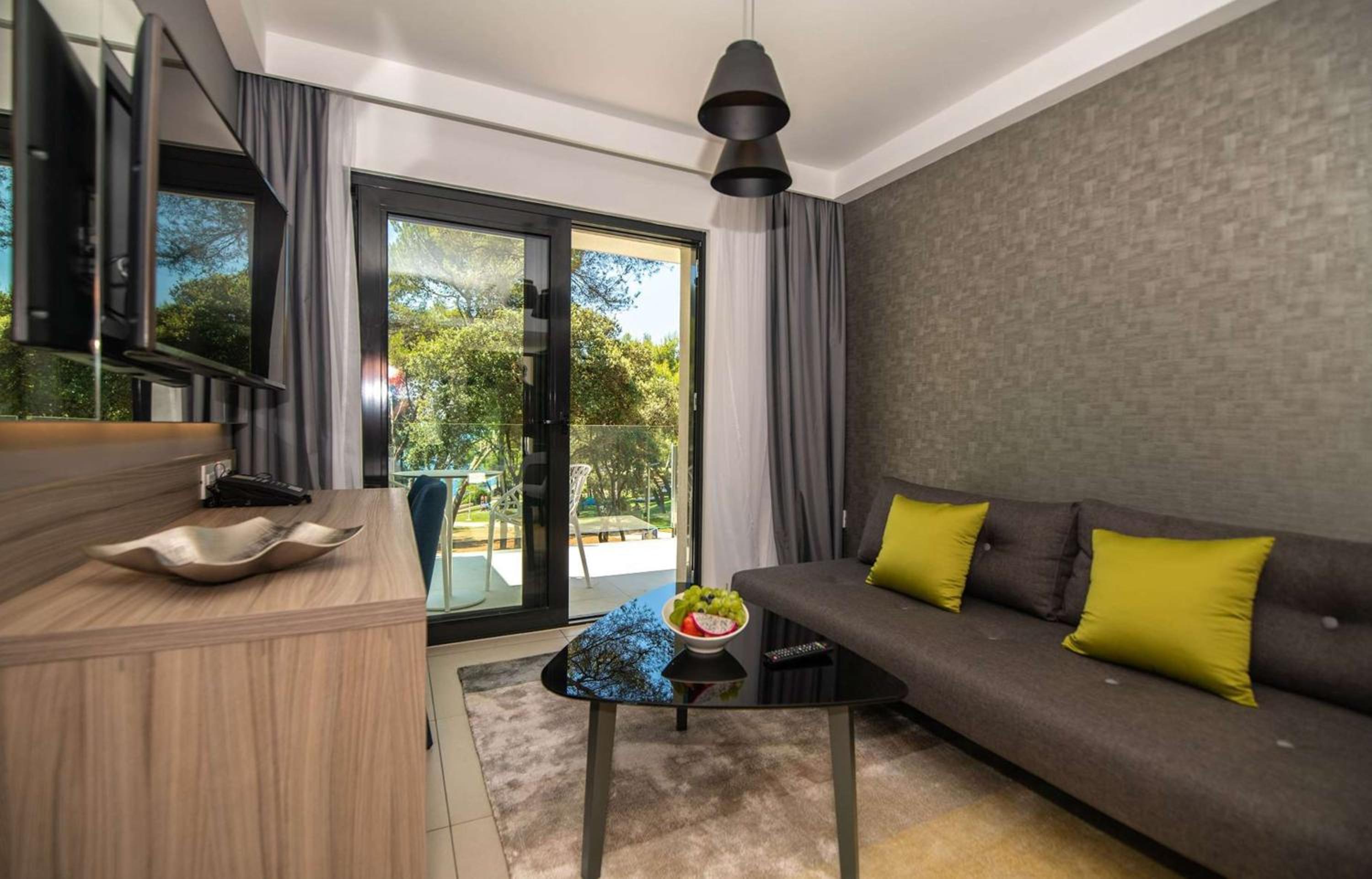 Two-Bedroom Suite with Balcony - Photo 5