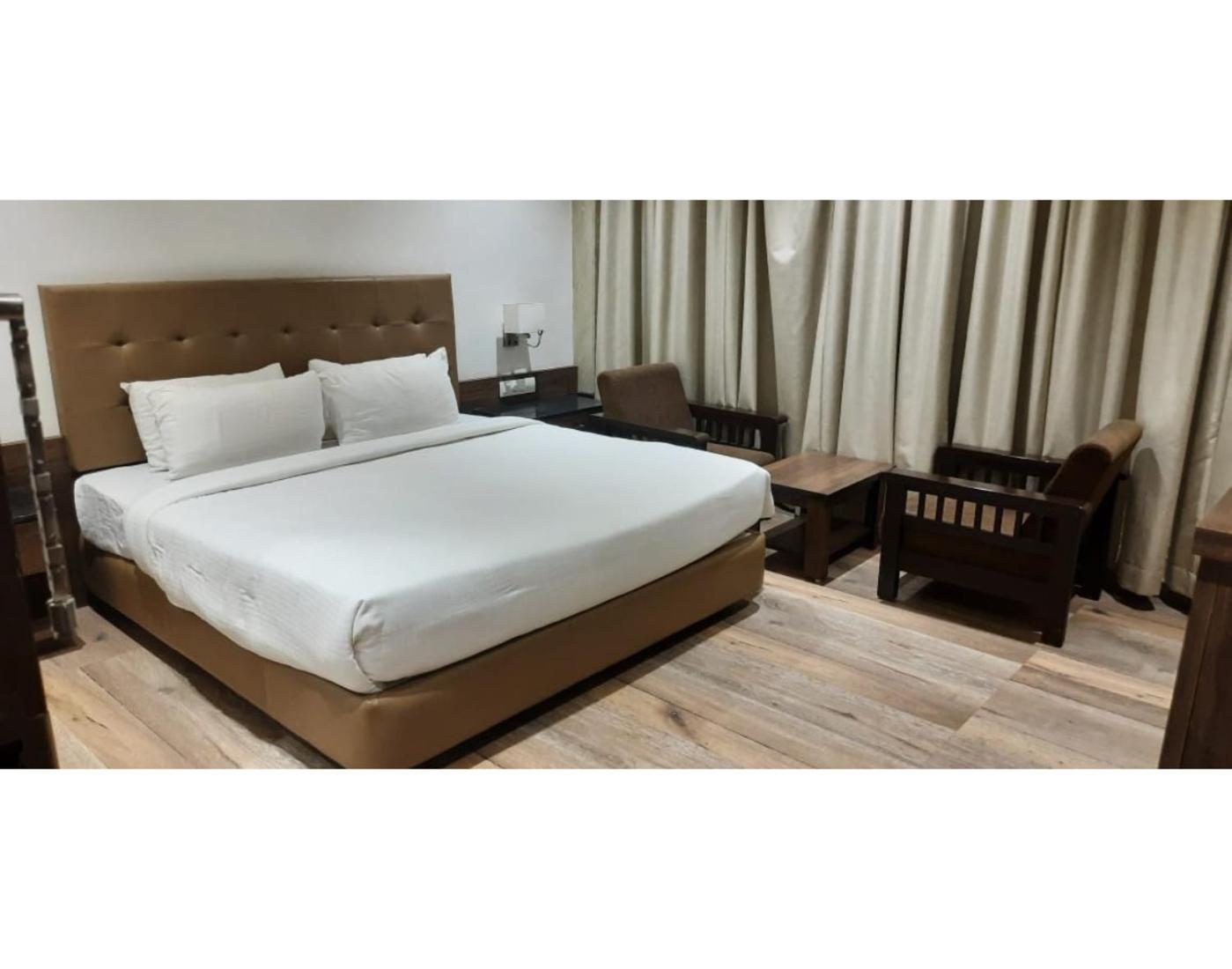 Deluxe Room - Photo 4