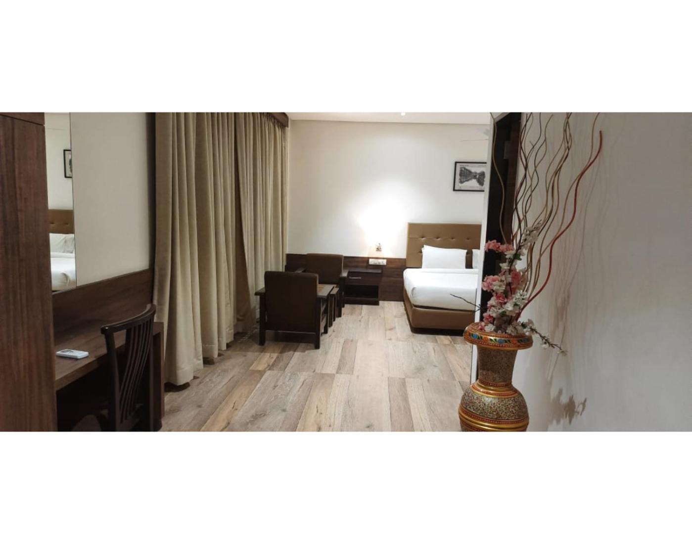 Suite - Photo 4