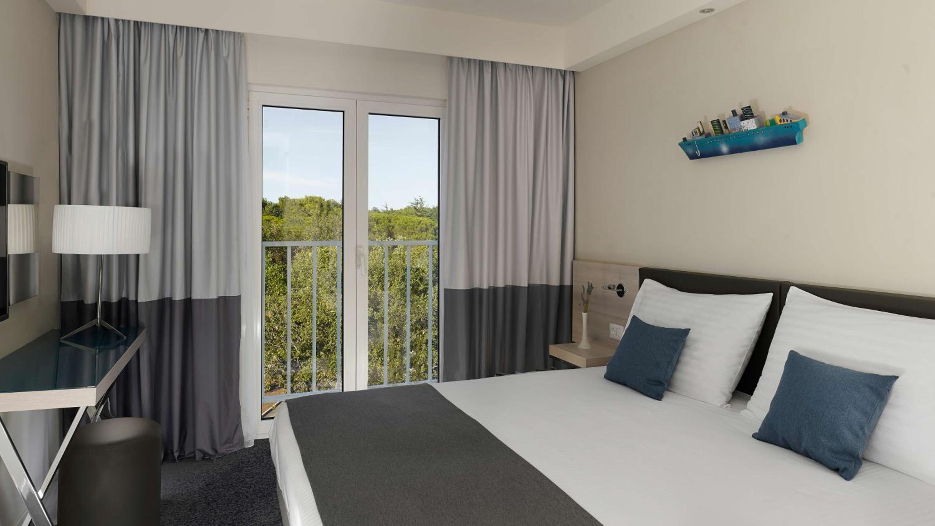 Standard Double or Twin Room - Photo 1