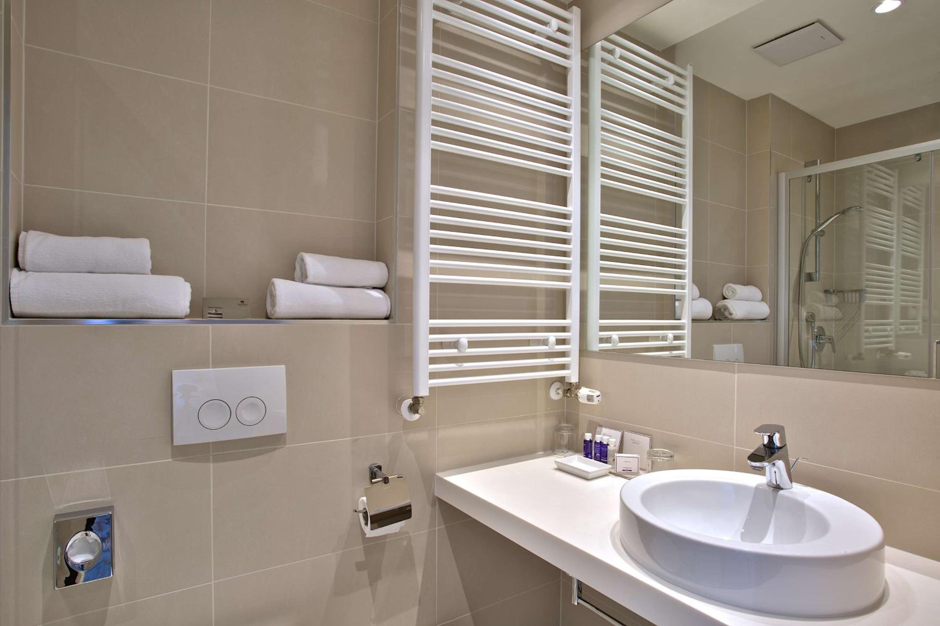Superior Double or Twin Room - Photo 3