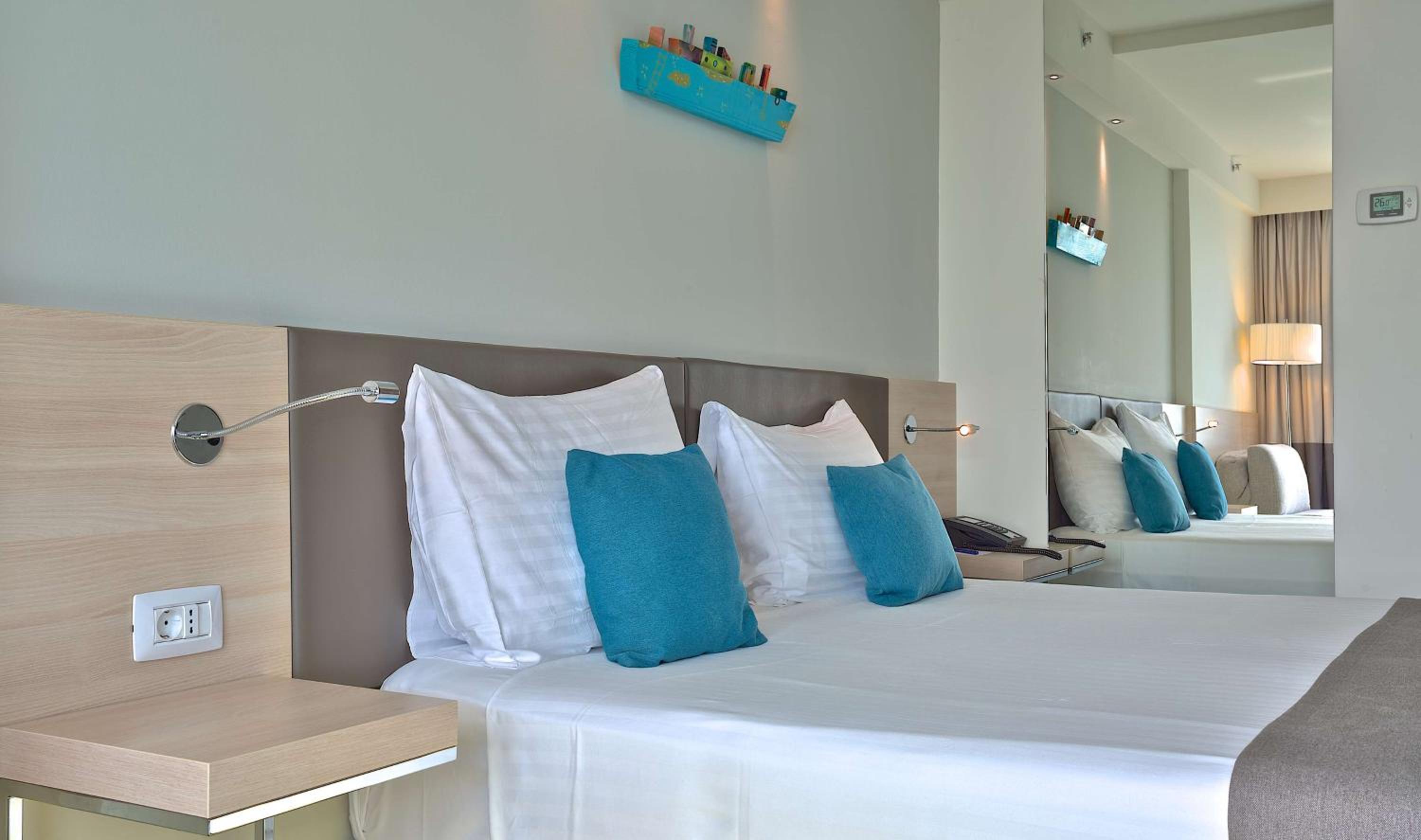 Standard Double or Twin Room - Photo 4