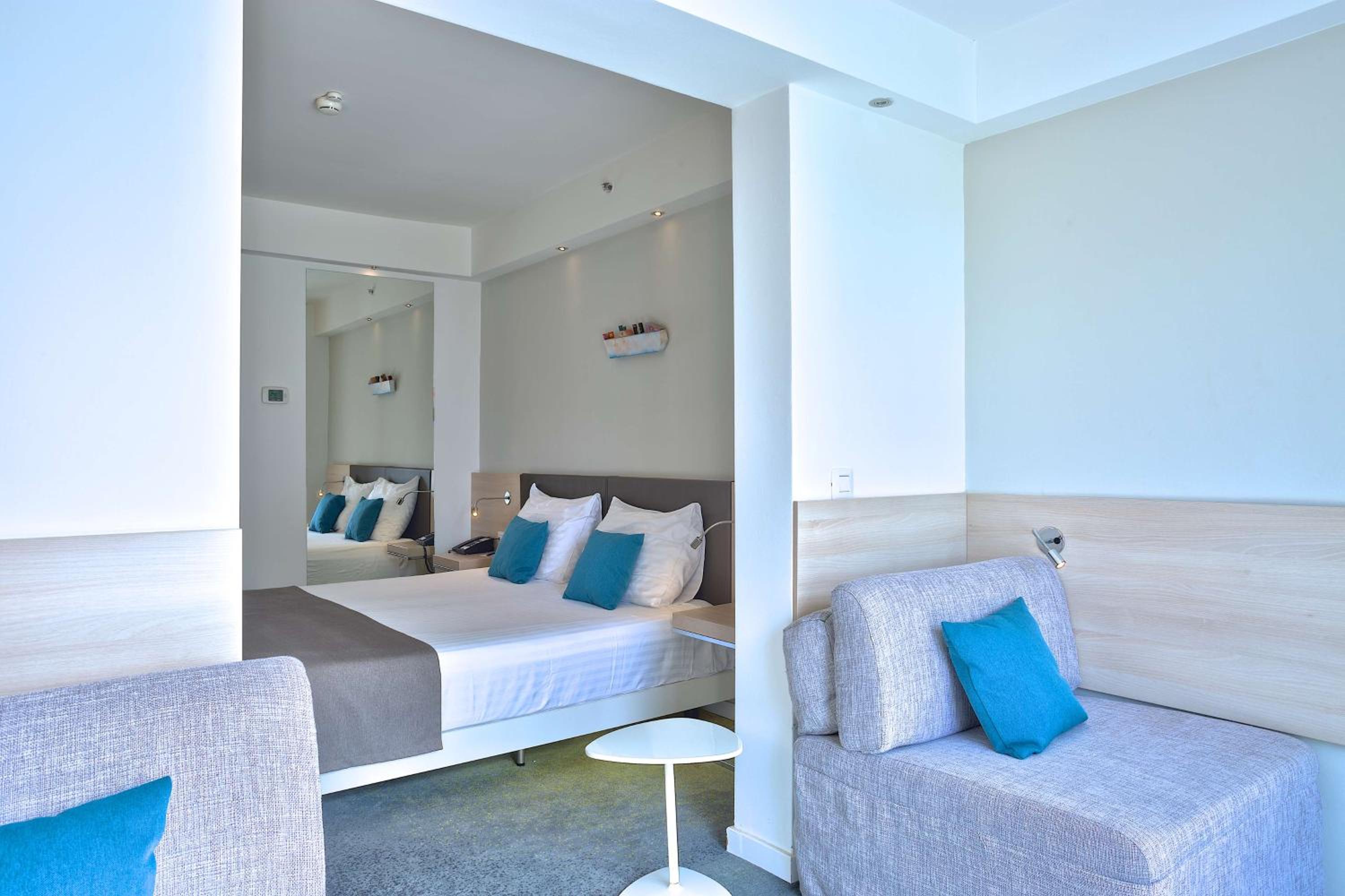 Family Room with Terrace - Photo 6