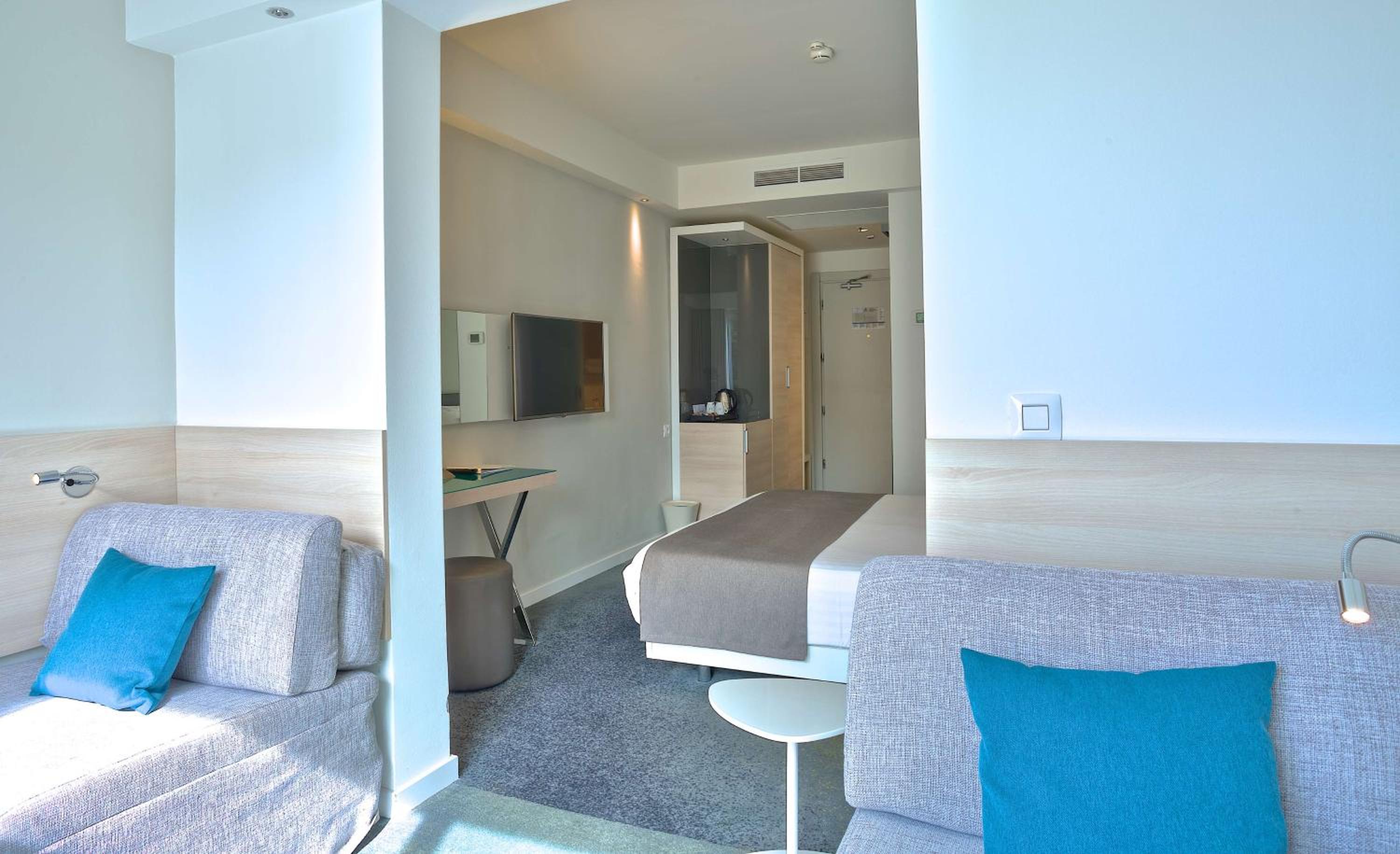 Family Room with Terrace - Photo 7