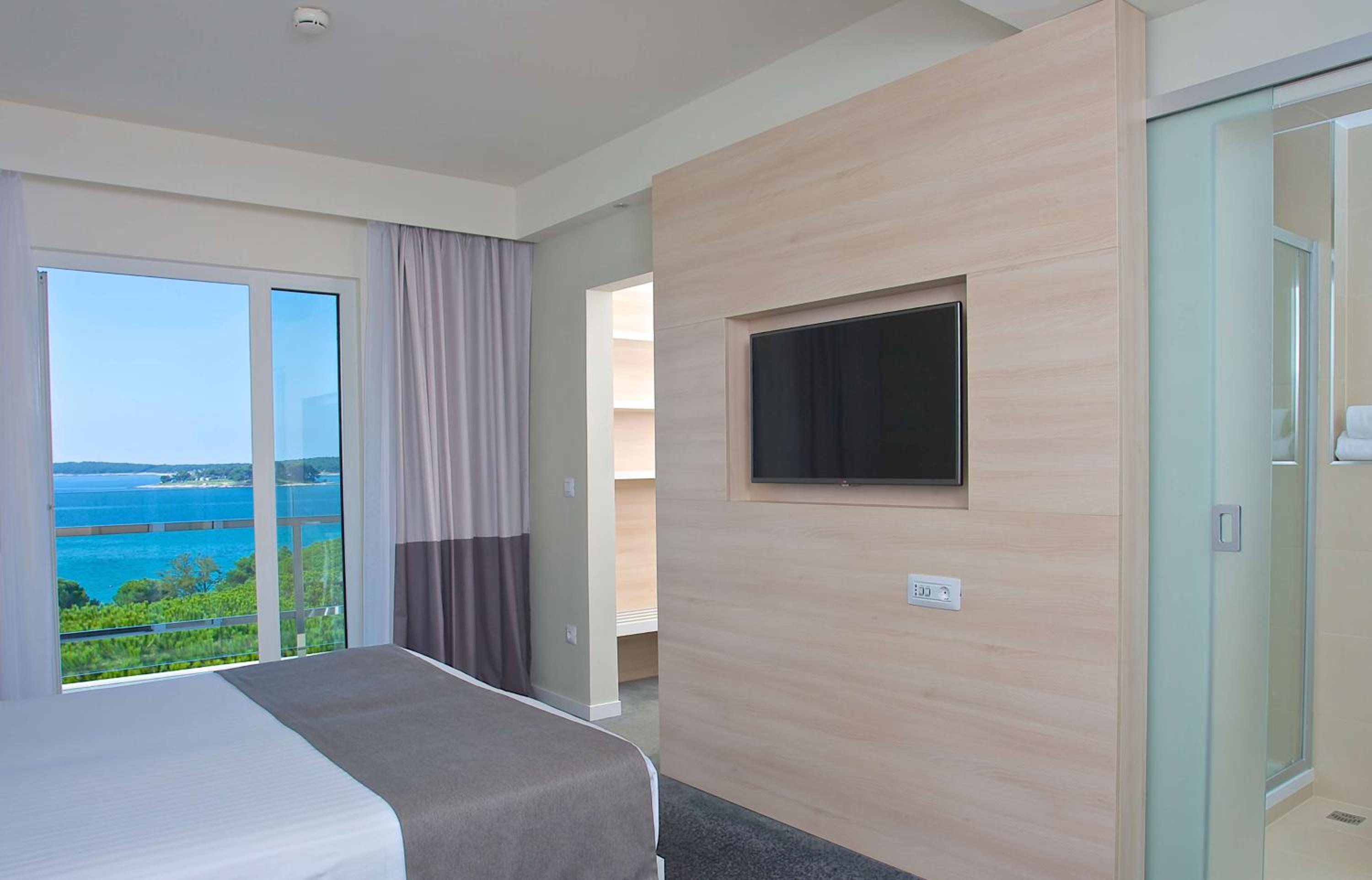 Superior Double or Twin Room - Sea Side - Photo 1
