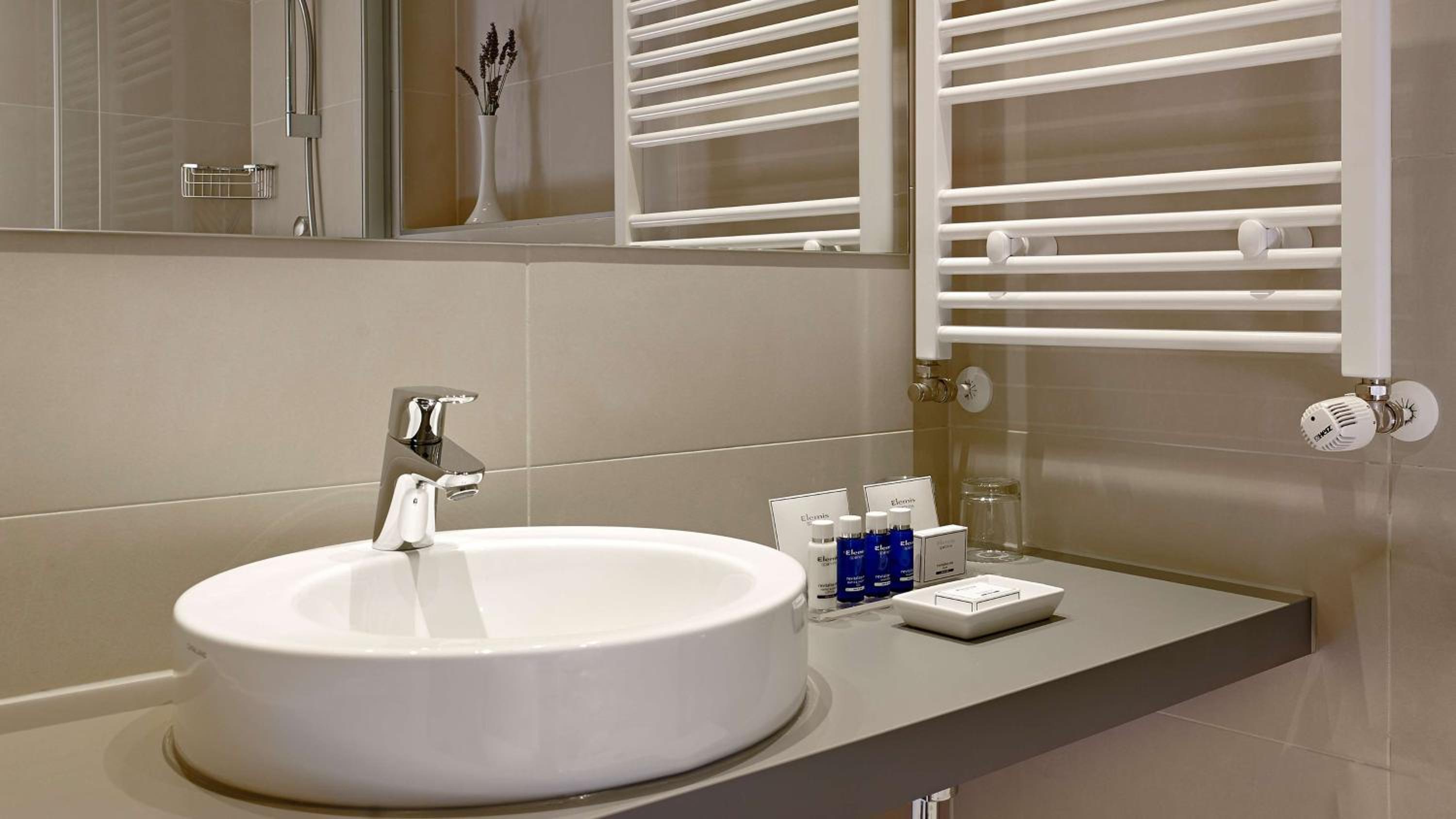 Superior Double or Twin Room - Photo 6