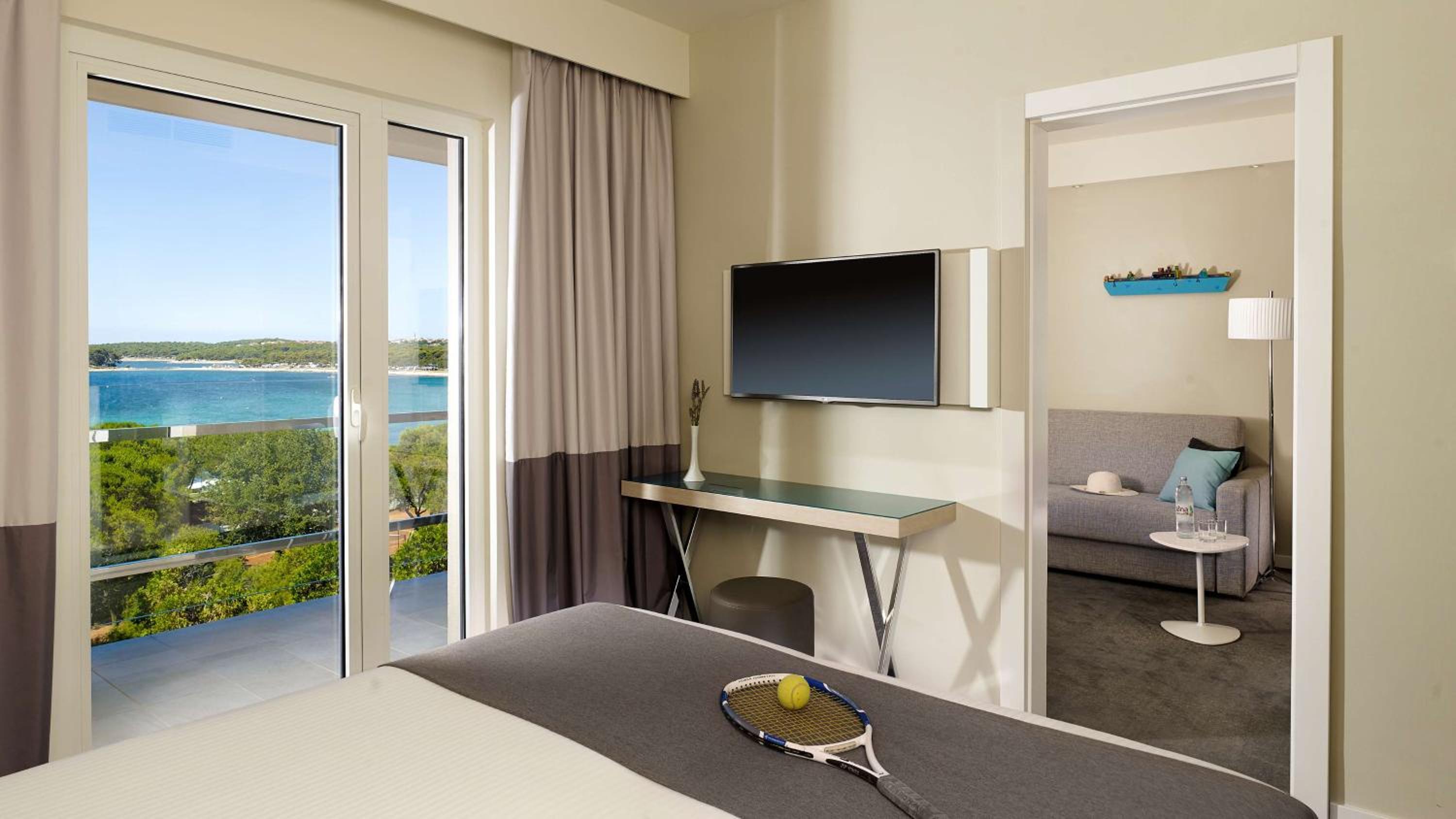 One-Bedroom Suite with Balcony - Photo 1