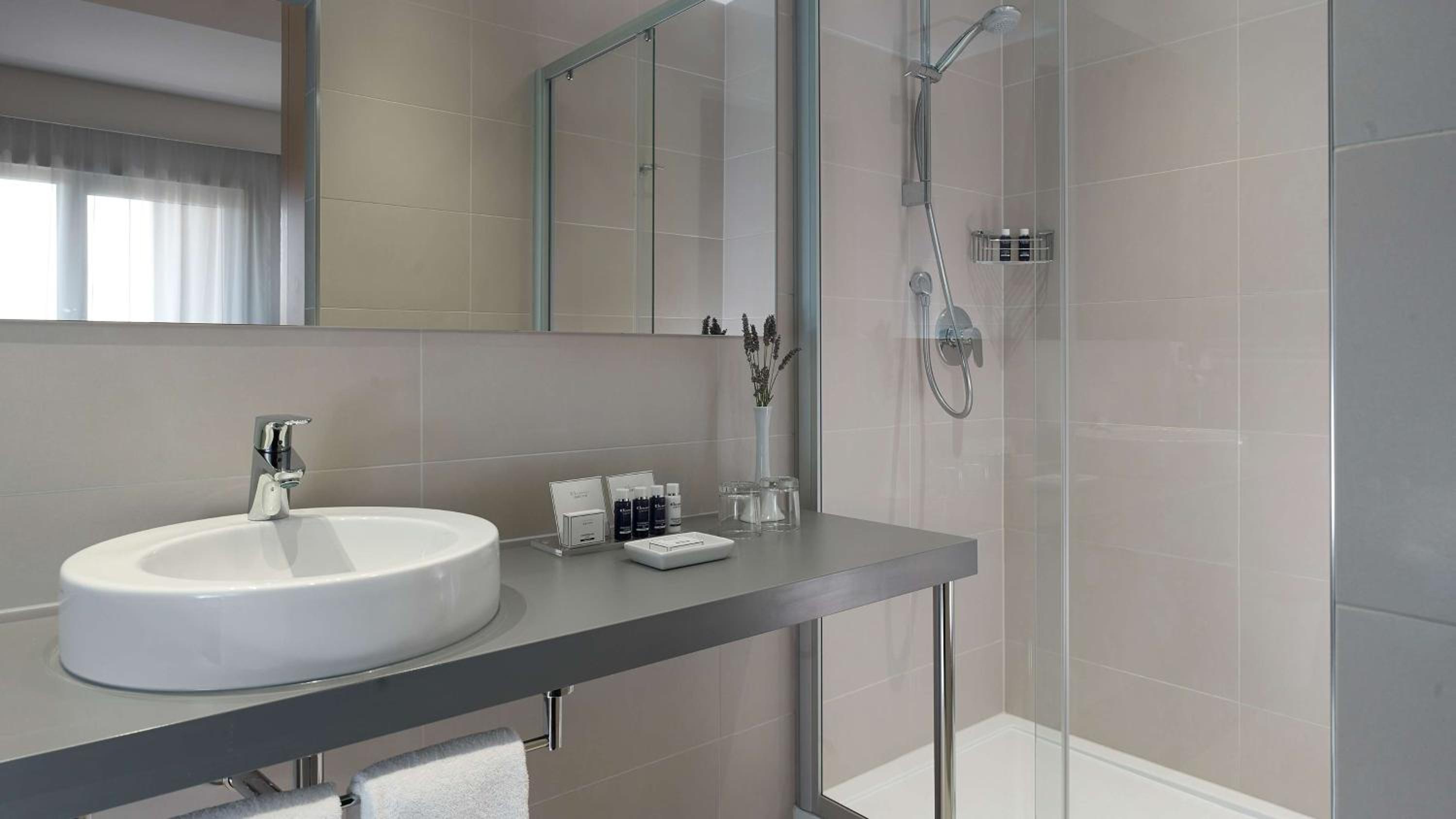 One-Bedroom Suite with Balcony - Photo 2