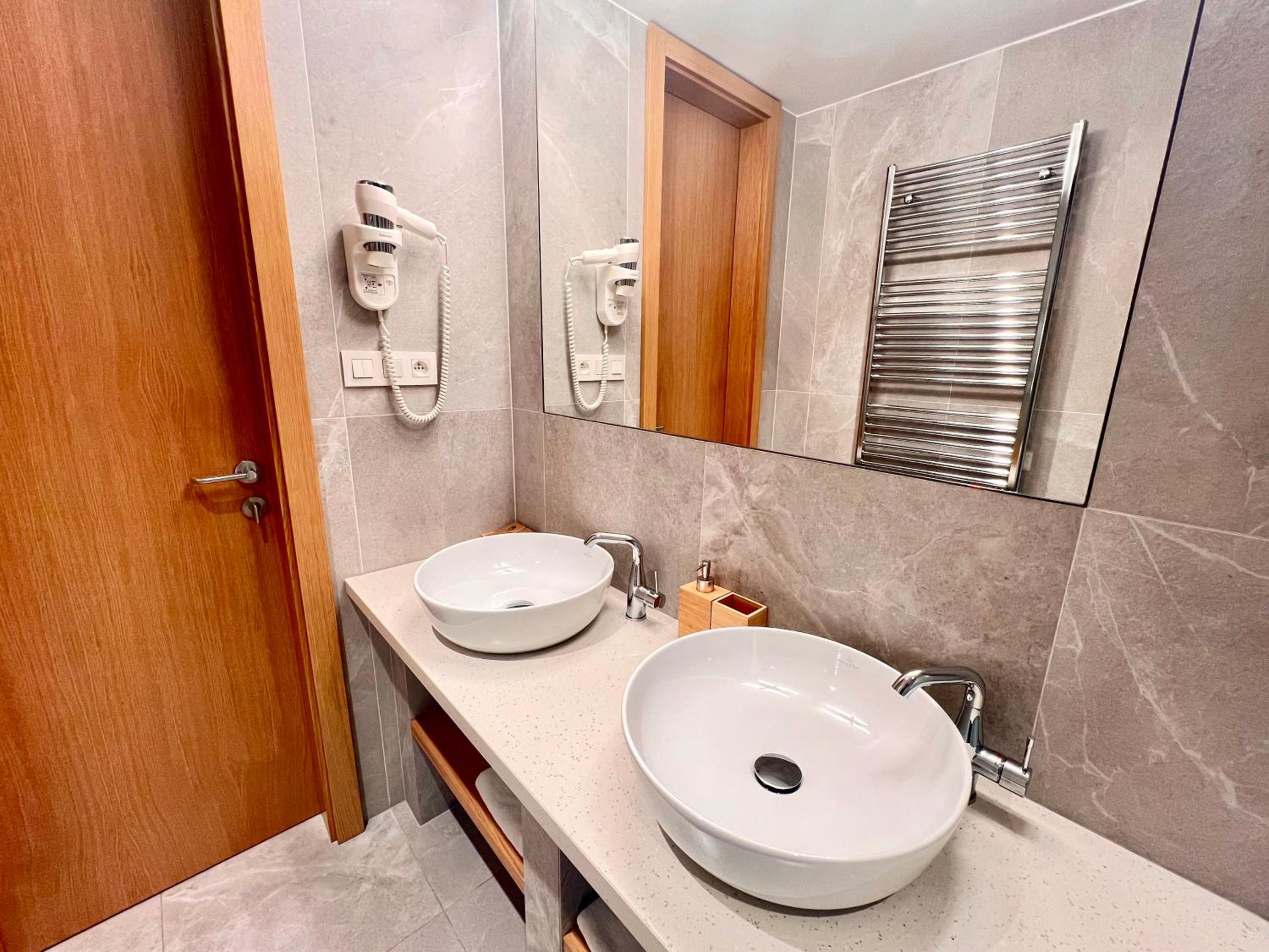 Double Room with Private Bathroom - Photo 5