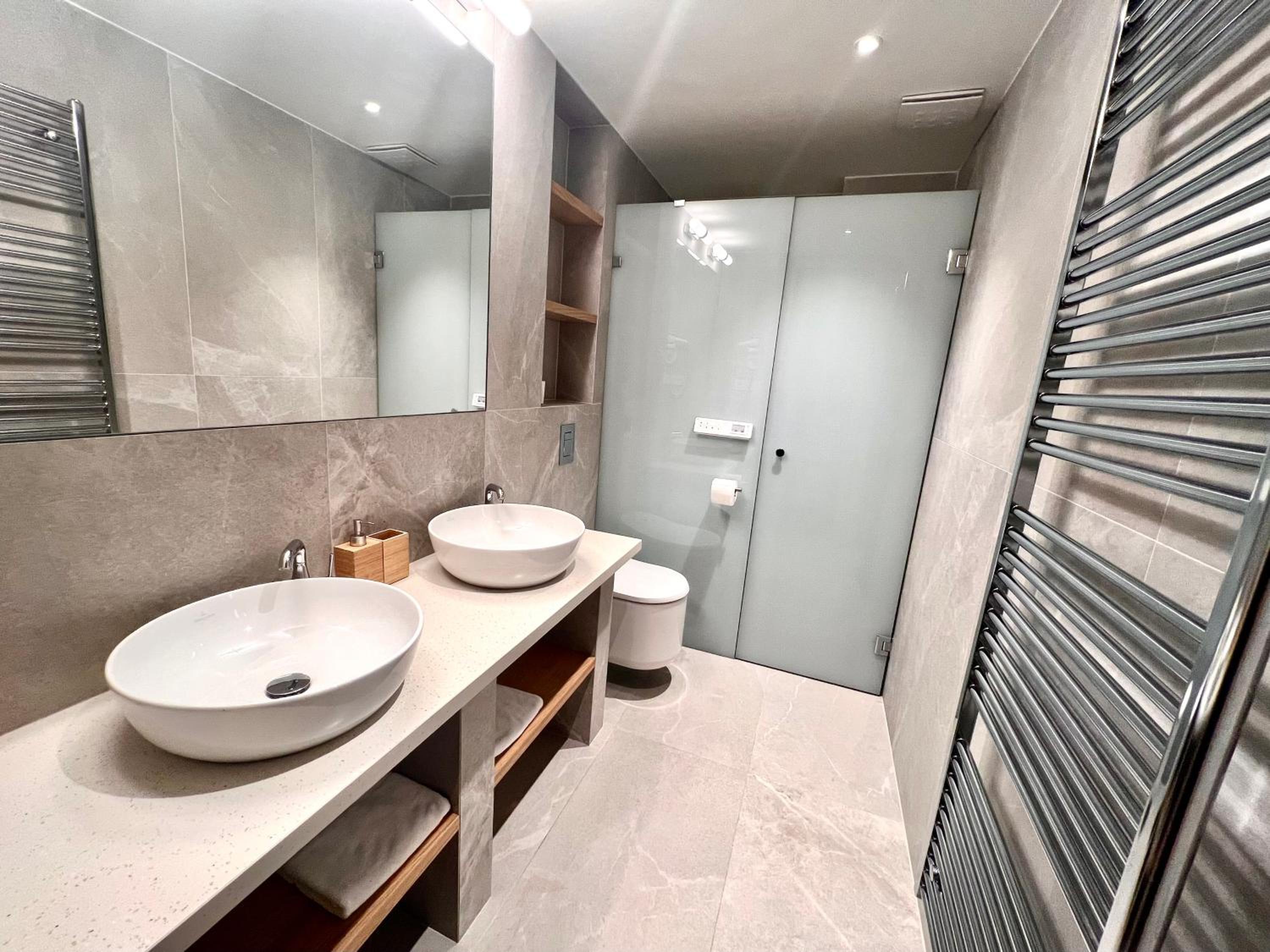 Double Room with Private Bathroom - Photo 6