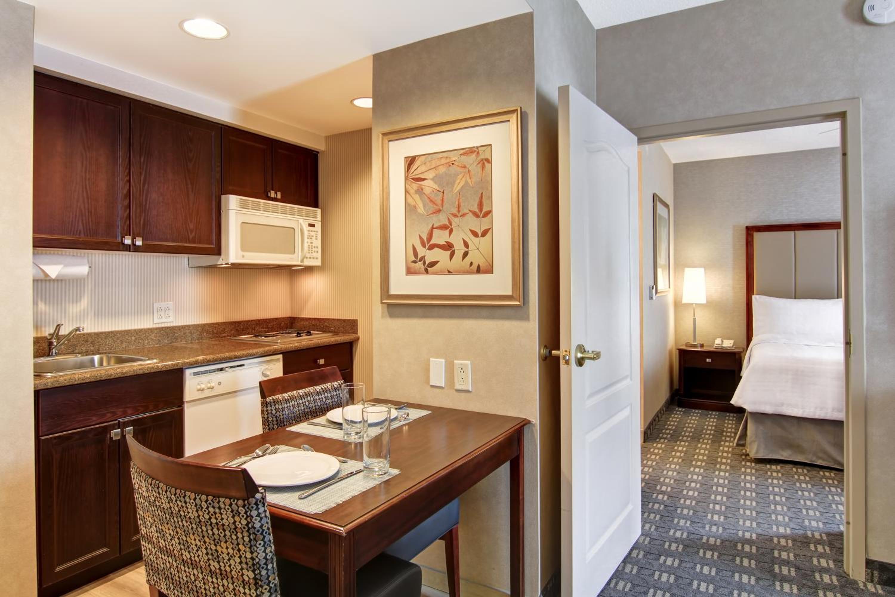One-Bedroom King Suite - Non-Smoking - Photo 2