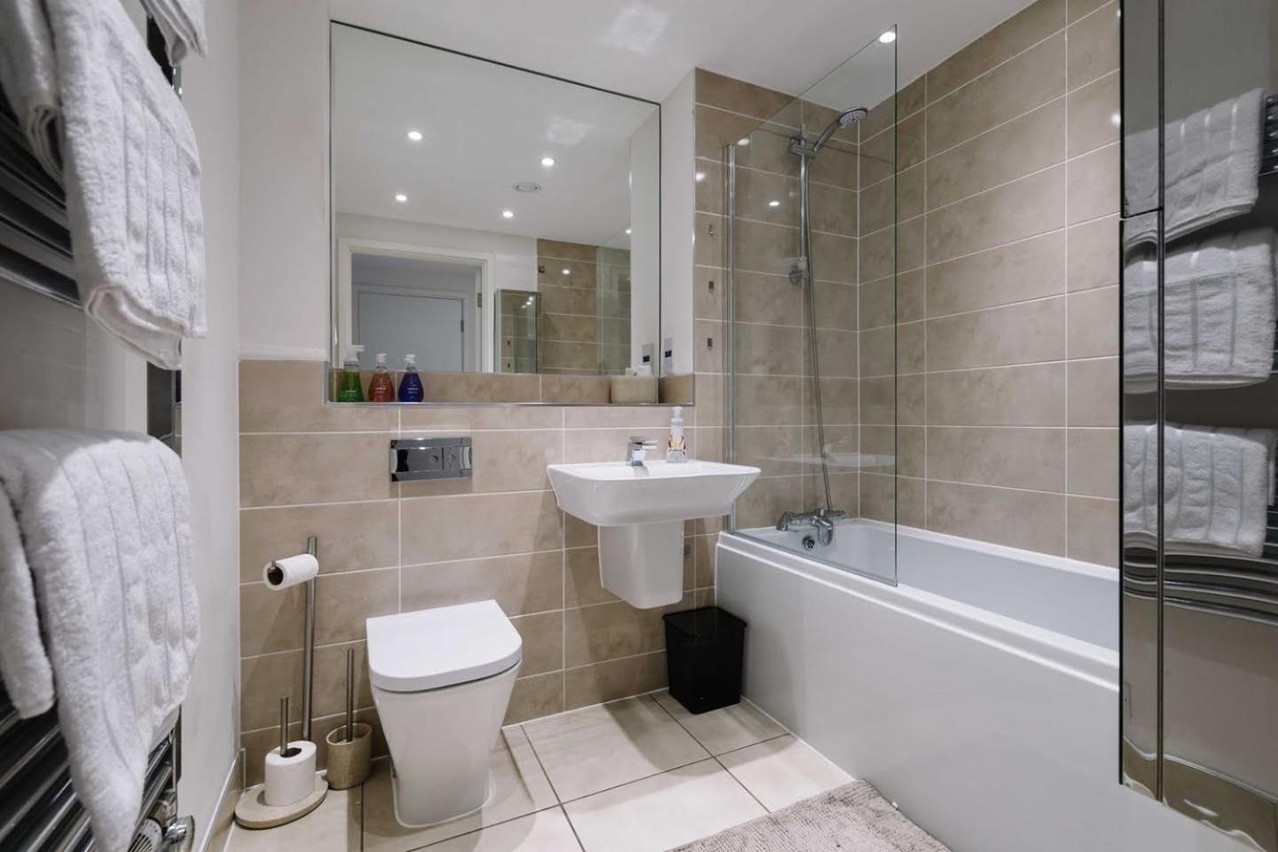 Two-Bedroom Apartment with Balcony photo 2