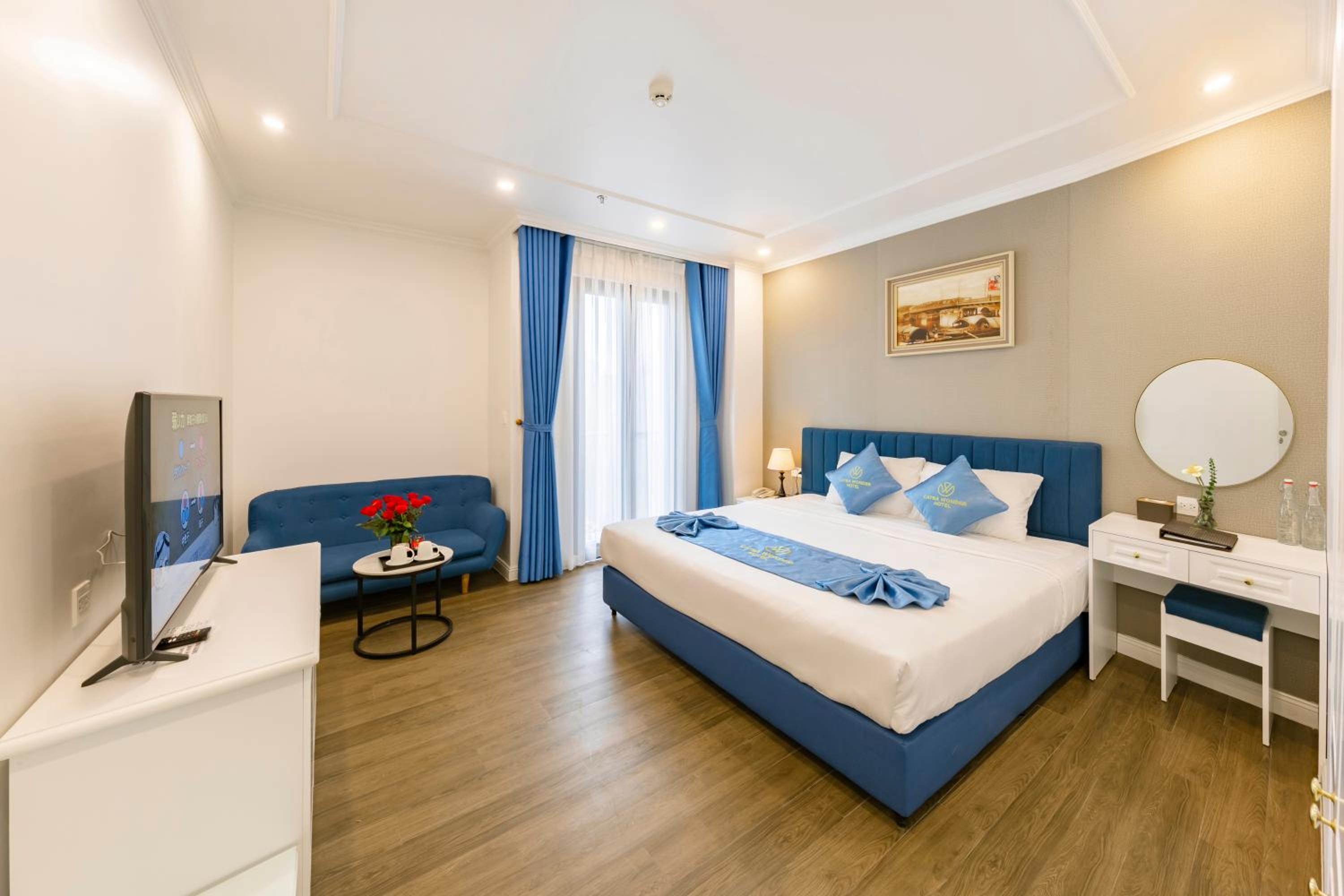 Deluxe Double Room with Bath - Photo 4
