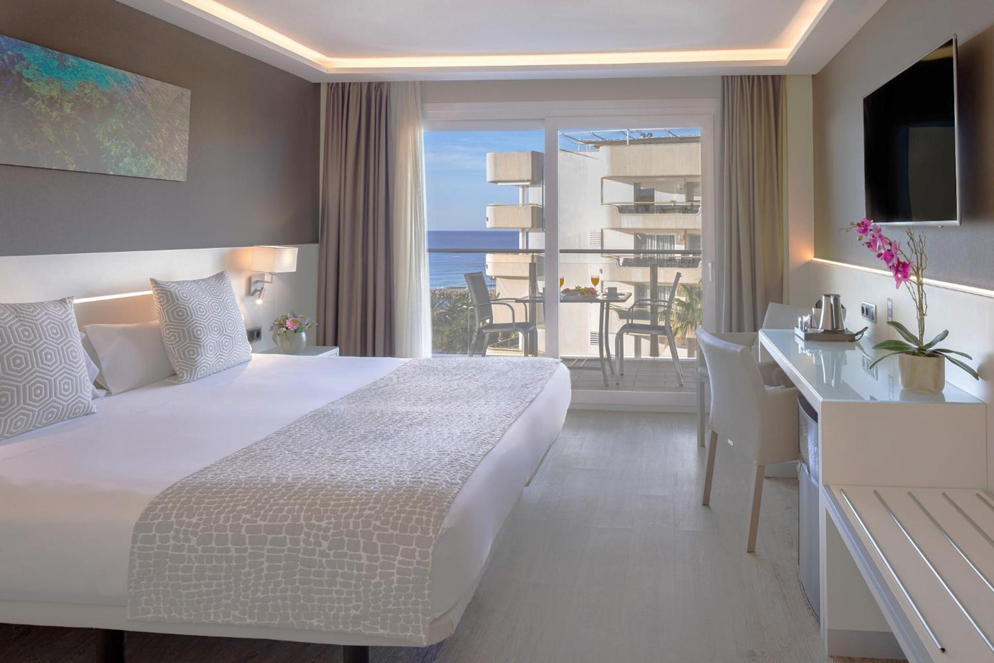 Habitación Doble Ejecutiva con Vista Parcial al Mar