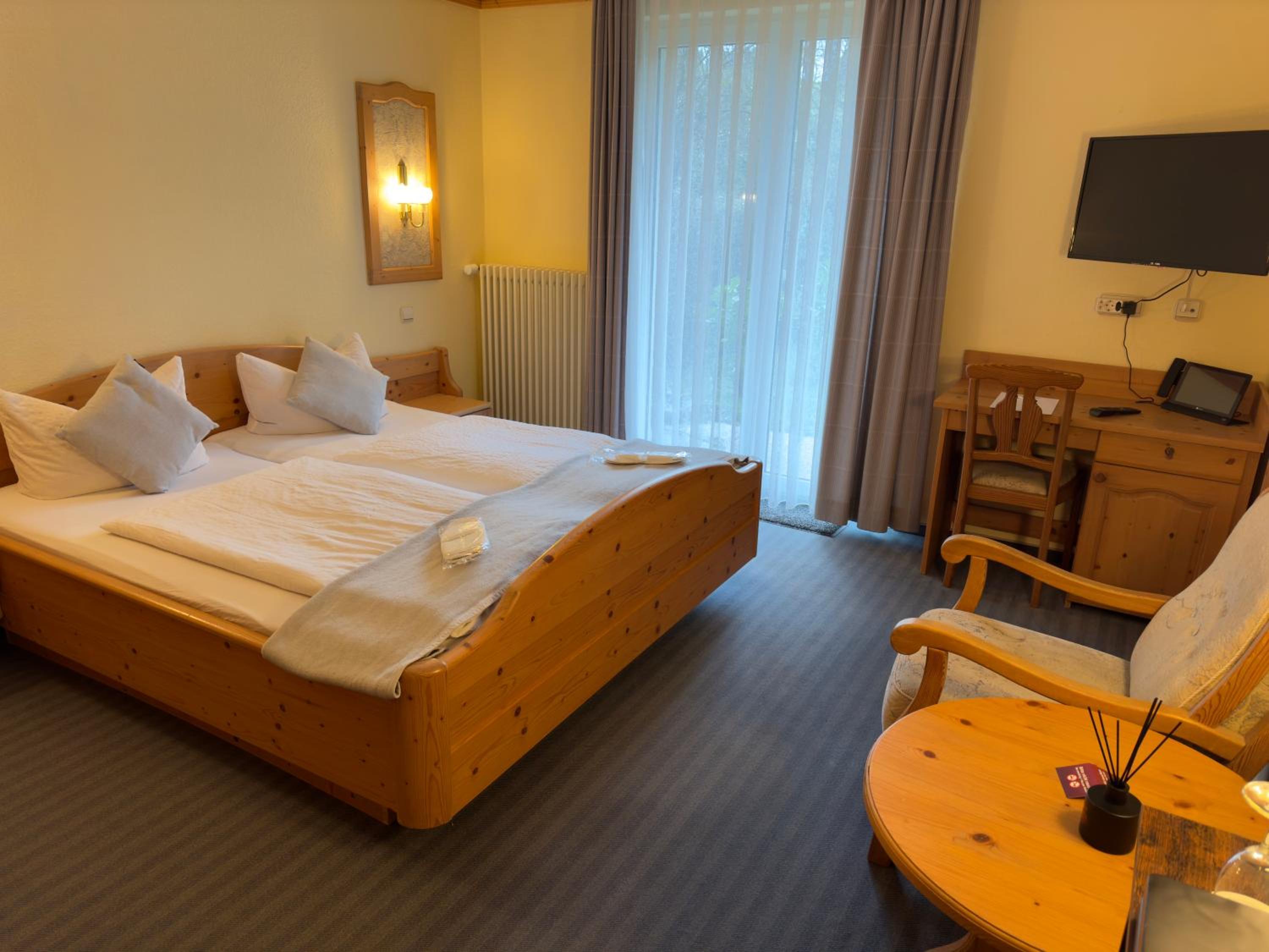 Double Room with Balcony - Photo 25