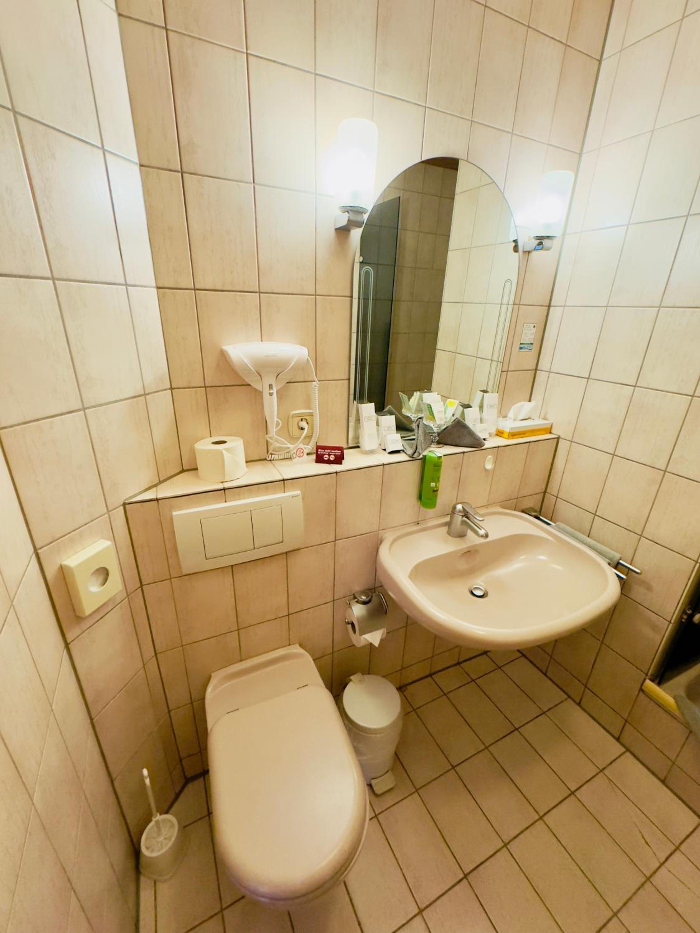 Double Room with Balcony - Photo 24