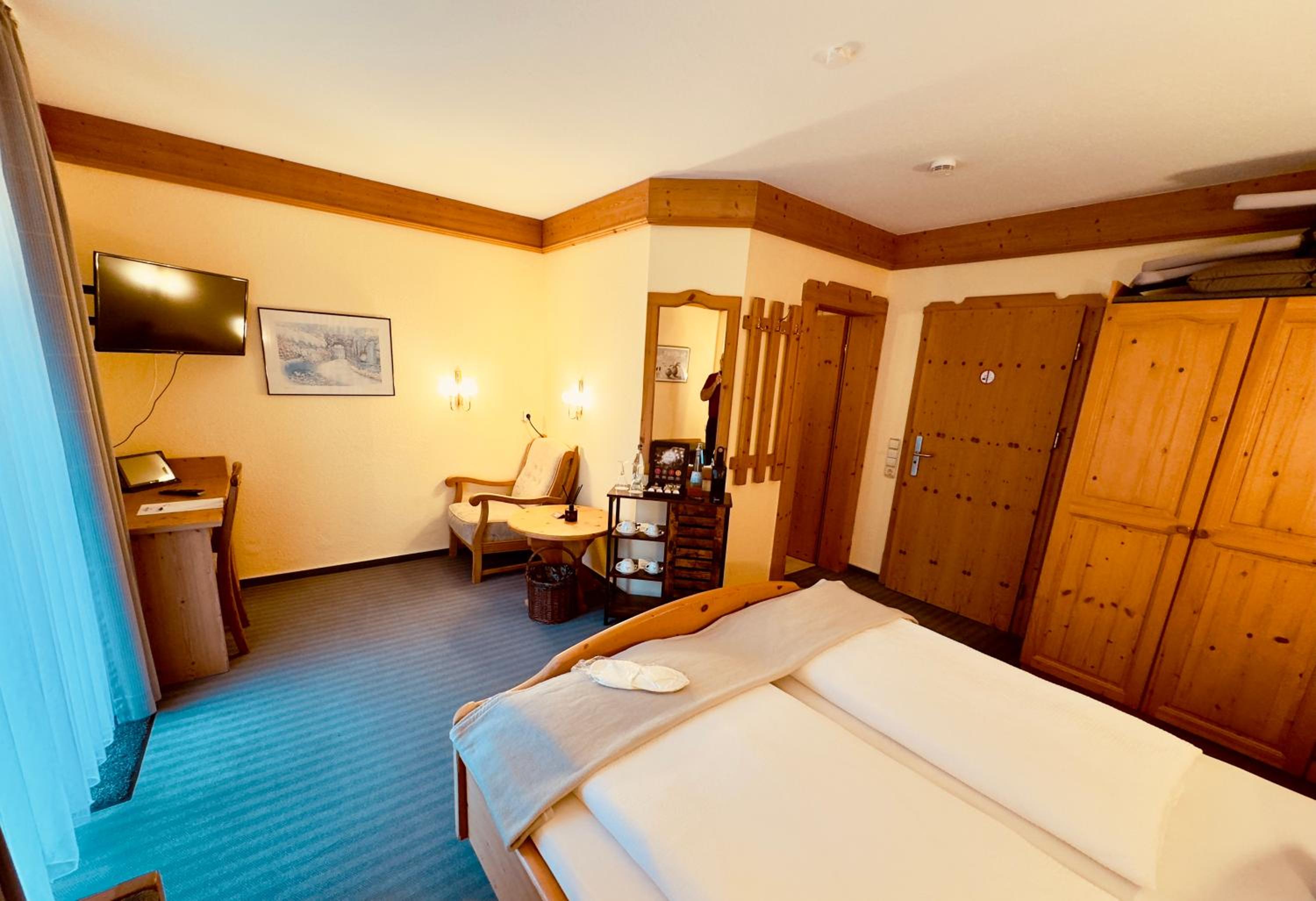 Double Room with Balcony - Photo 34