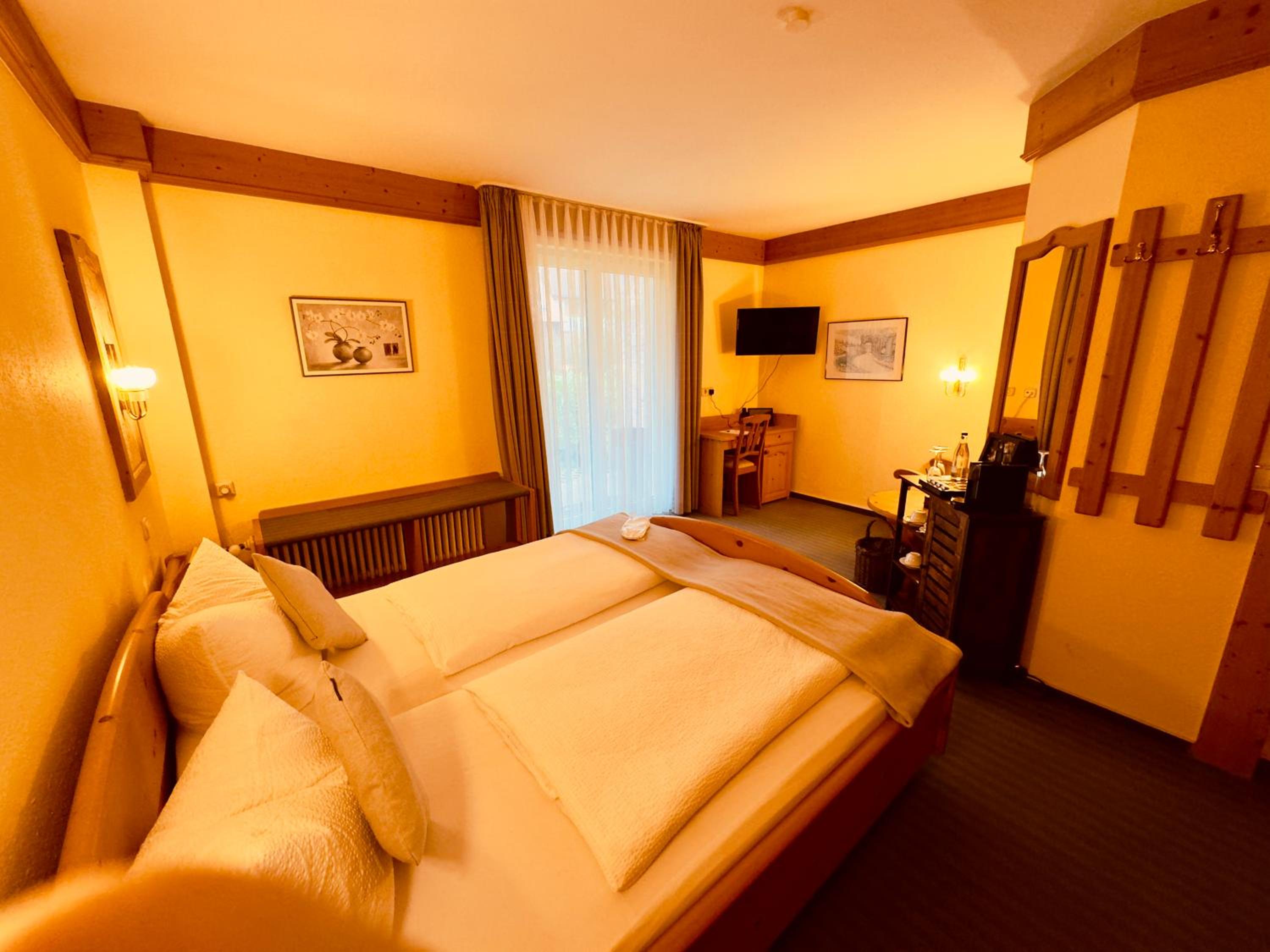 Double Room with Balcony - Photo 35