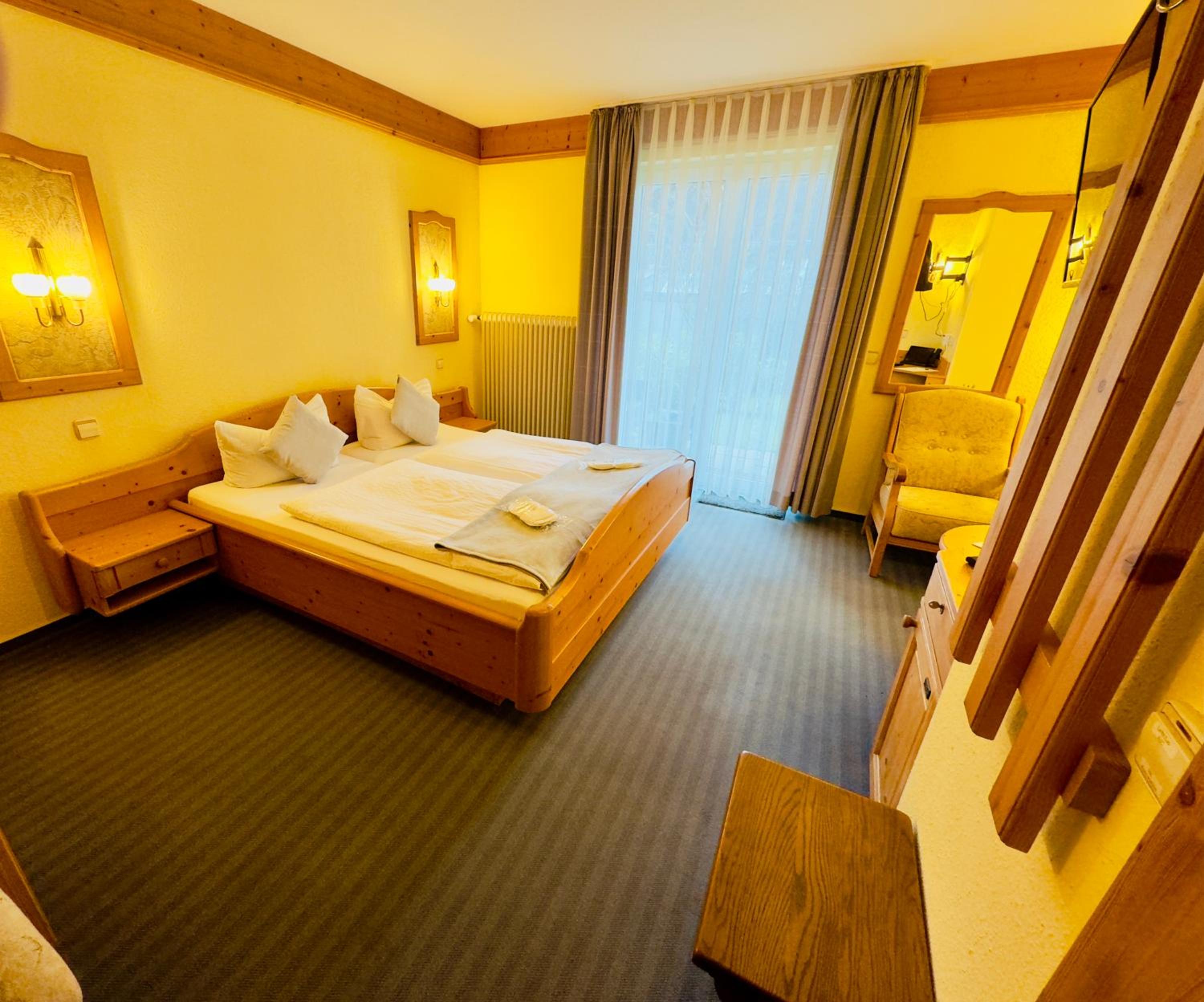 Double Room with Balcony - Photo 18