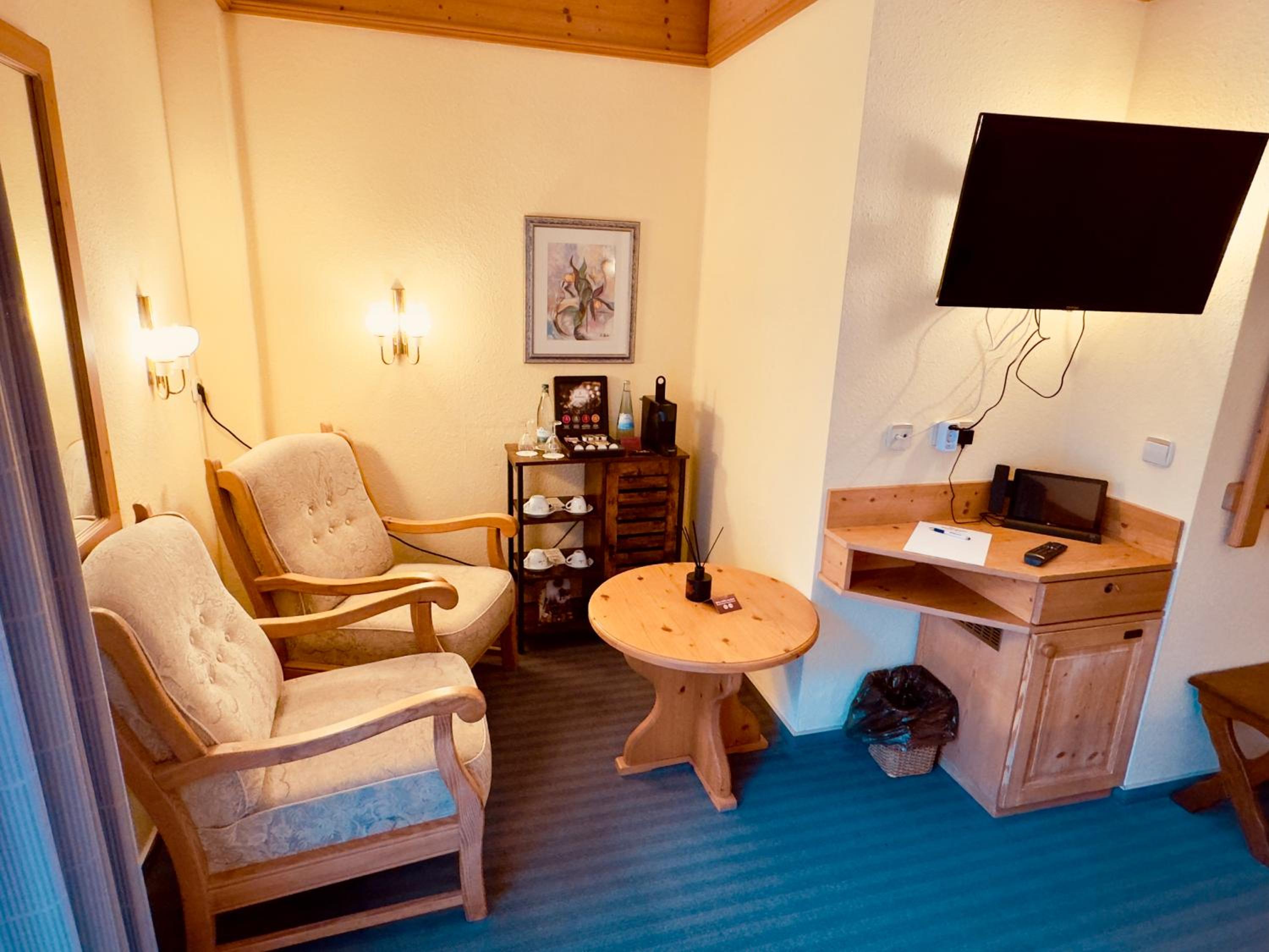 Double Room with Balcony - Photo 19