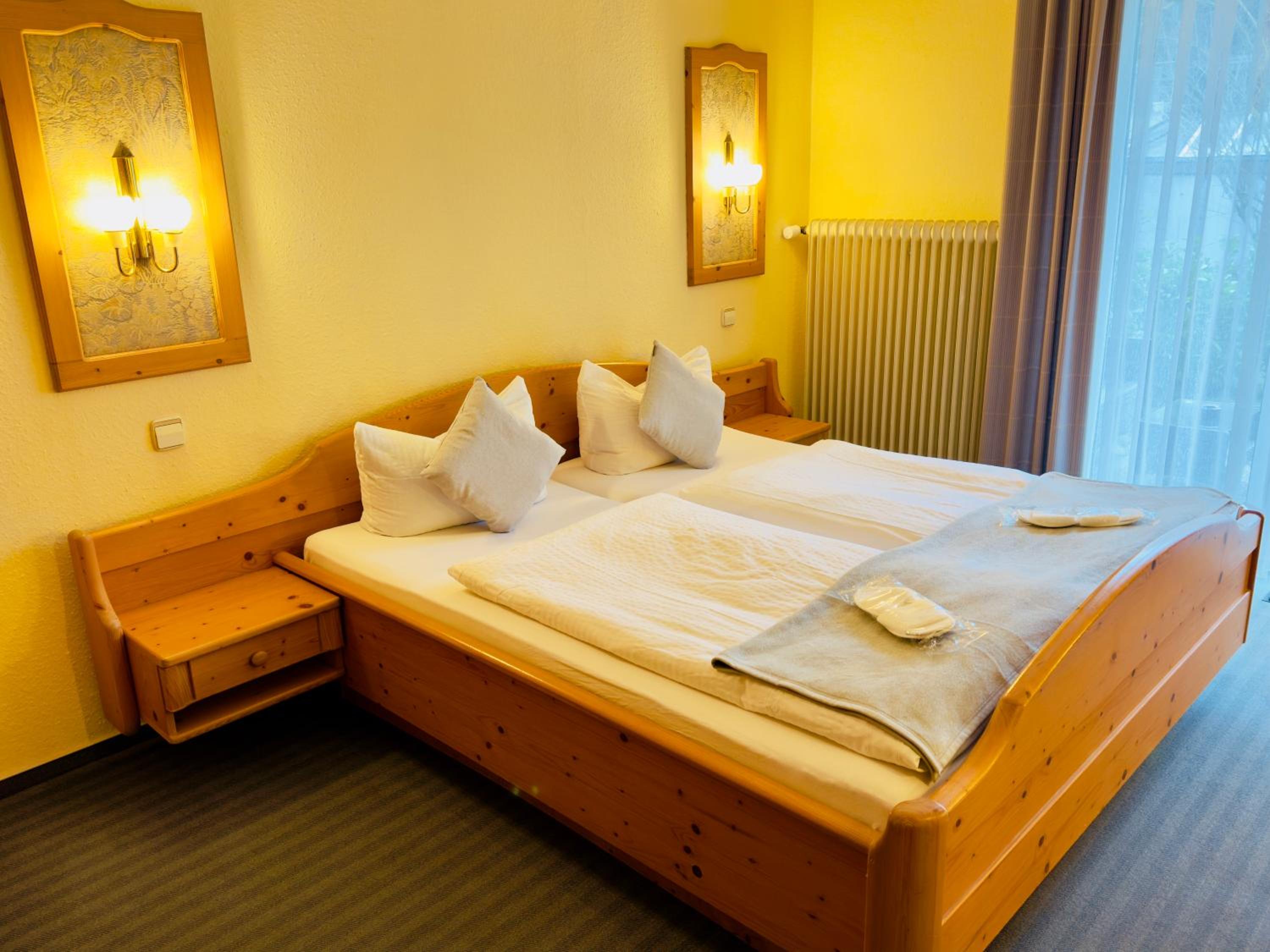 Double Room with Balcony - Photo 16