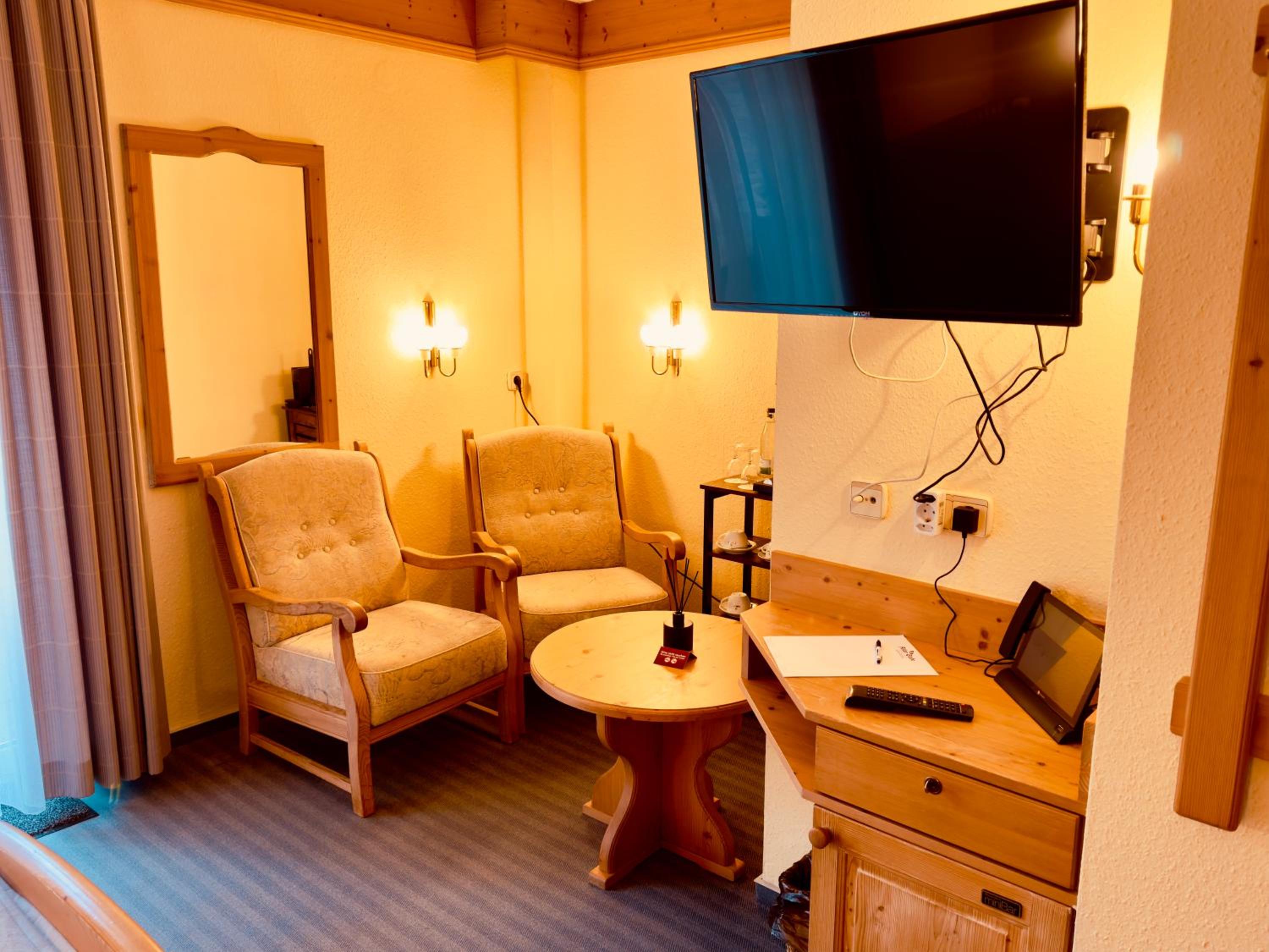 Double Room with Balcony - Photo 15
