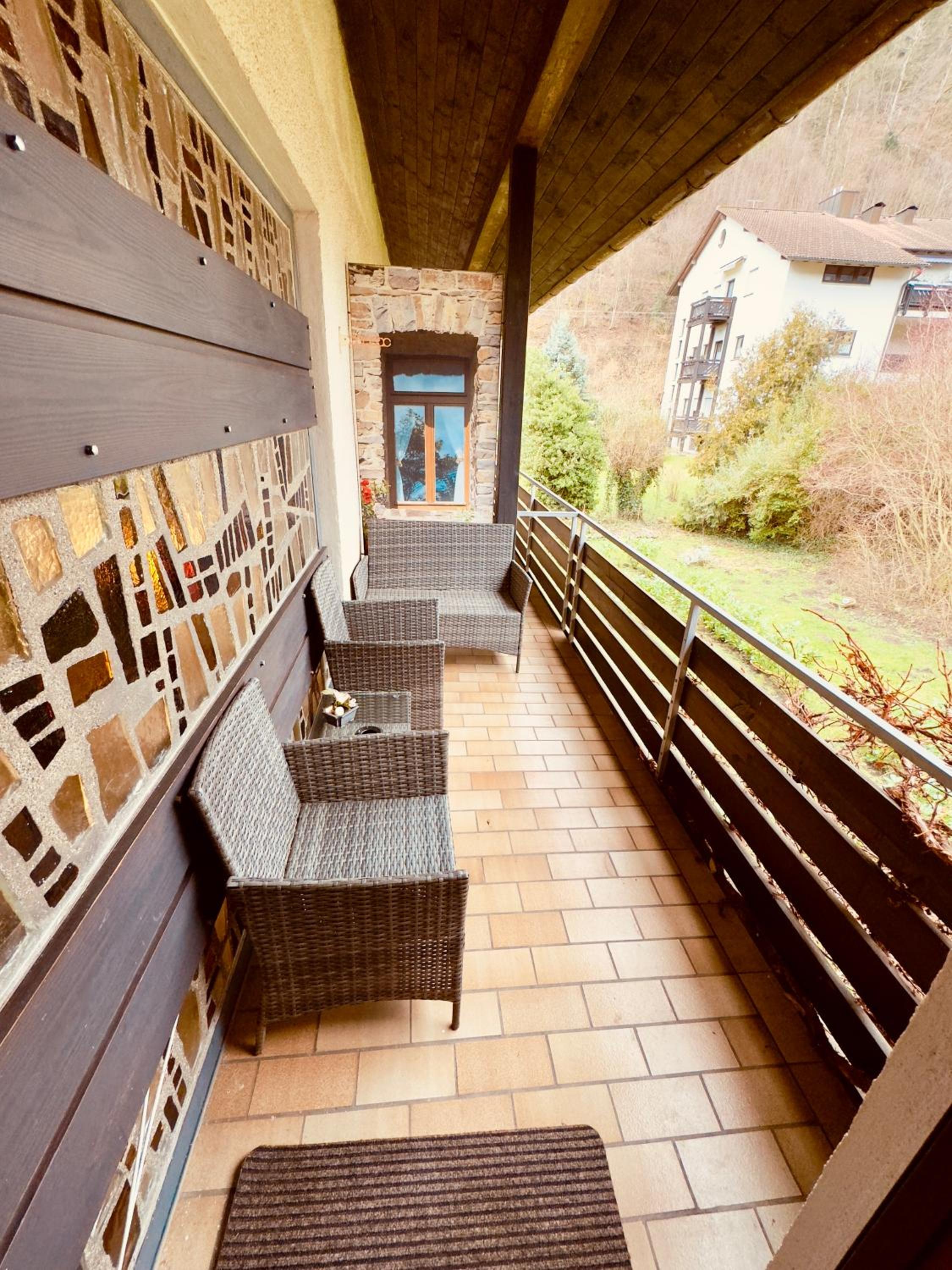 Double Room with Balcony - Photo 11