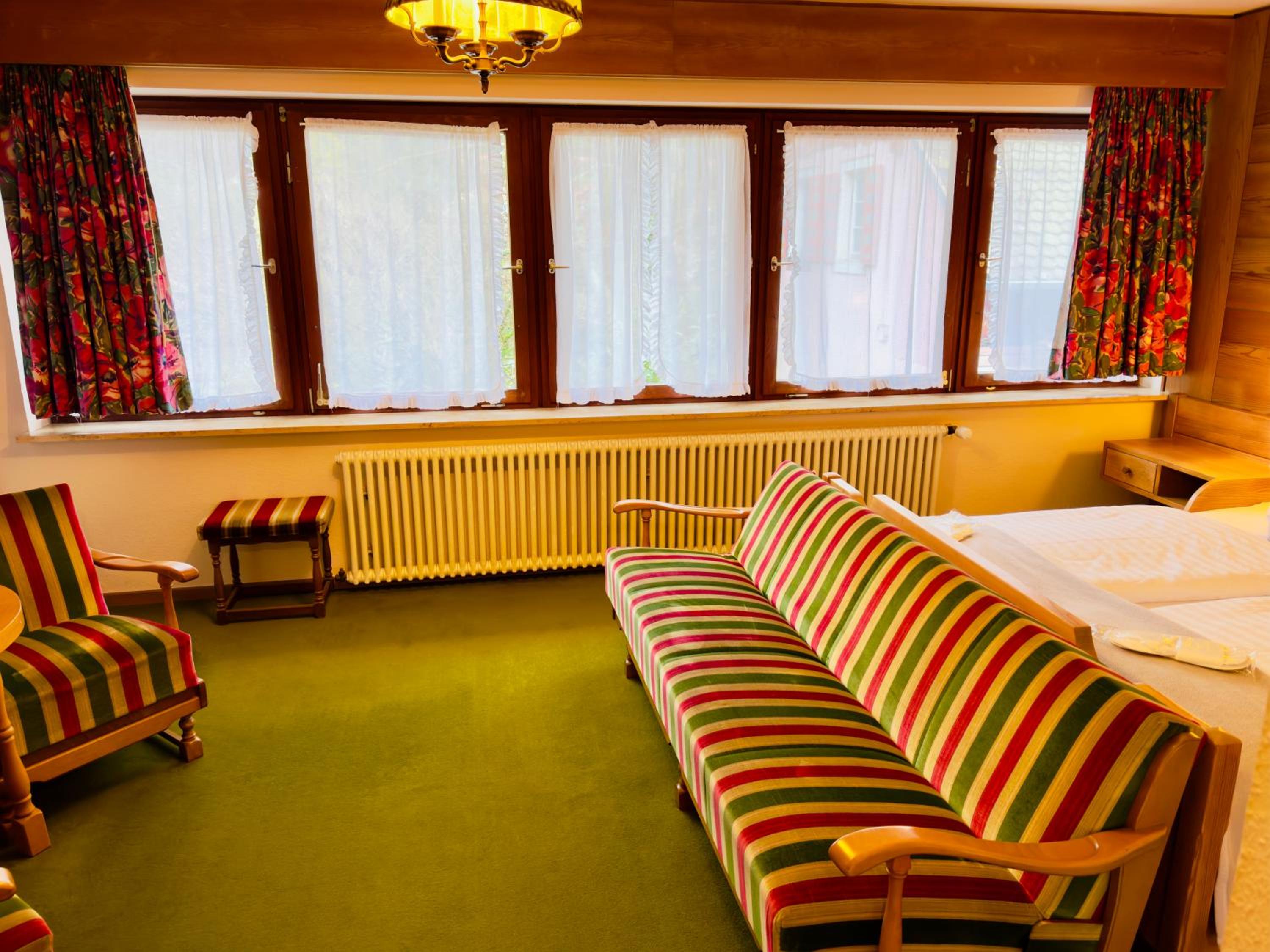 Double Room with Balcony - Photo 2