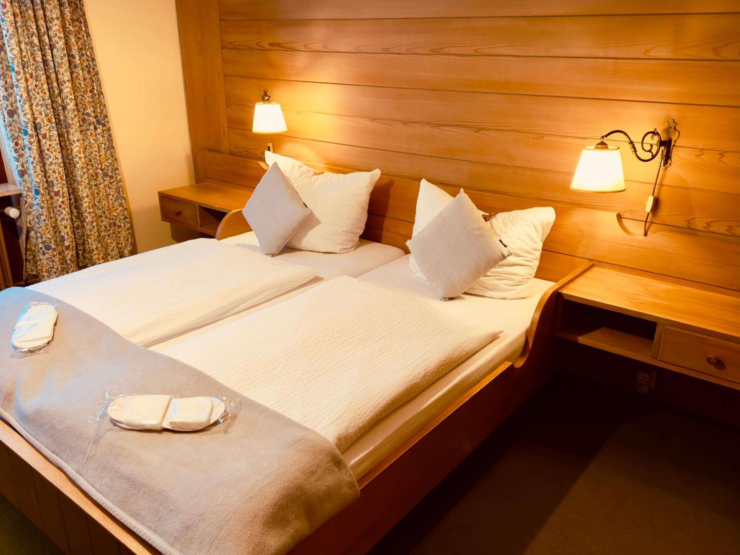 Double Room with Balcony - Photo 7
