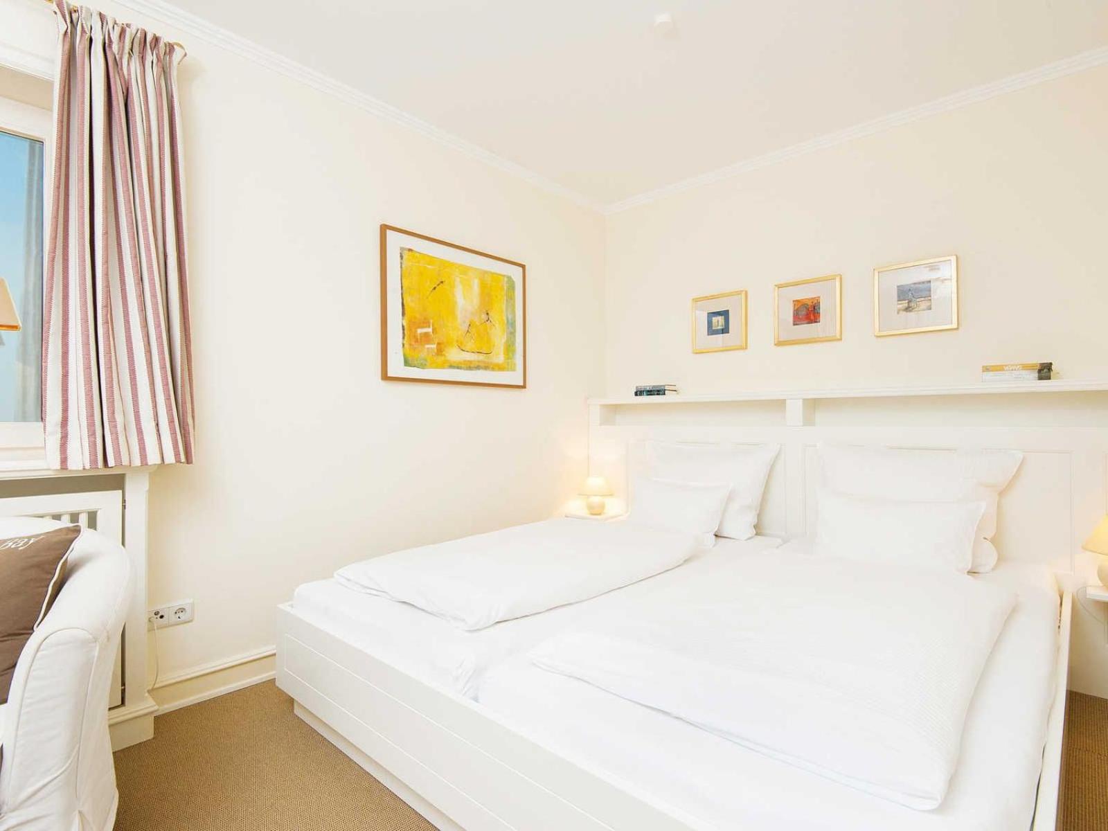 Three-Bedroom Apartment with Terrace photo 3