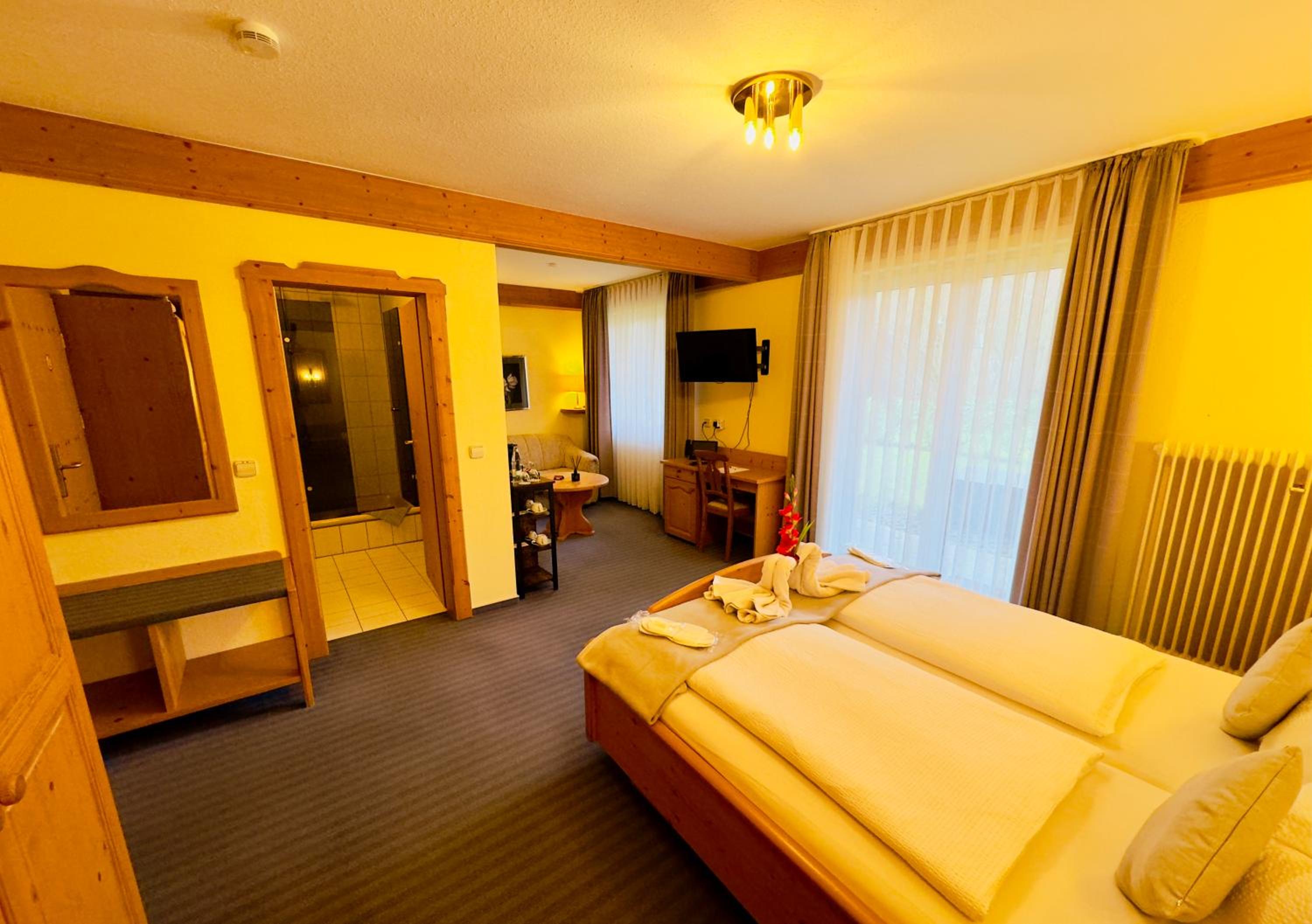 Deluxe Double Room with Balcony - Photo 26