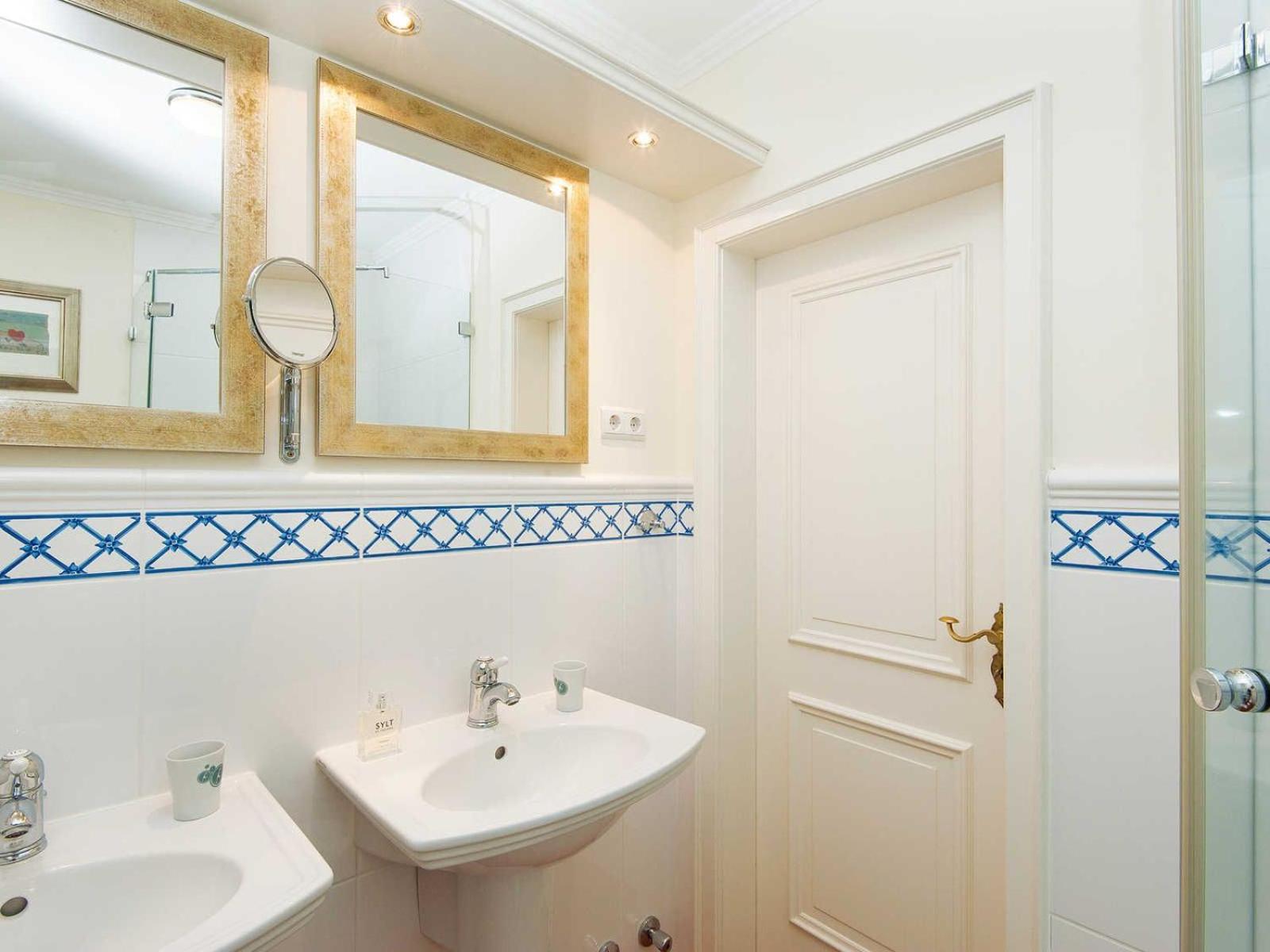 Three-Bedroom Apartment with Terrace photo 2