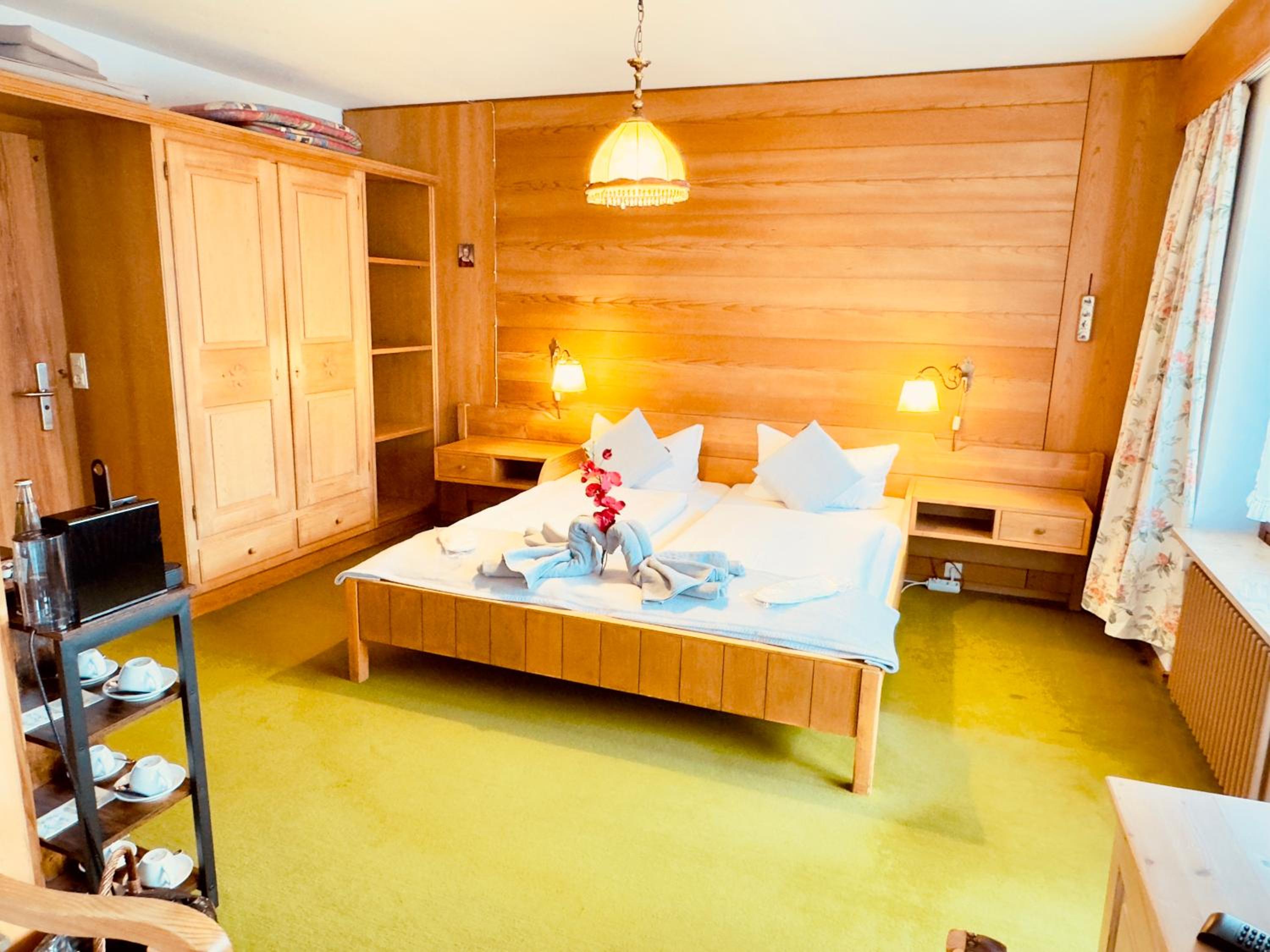 Deluxe Double Room with Balcony - Photo 16