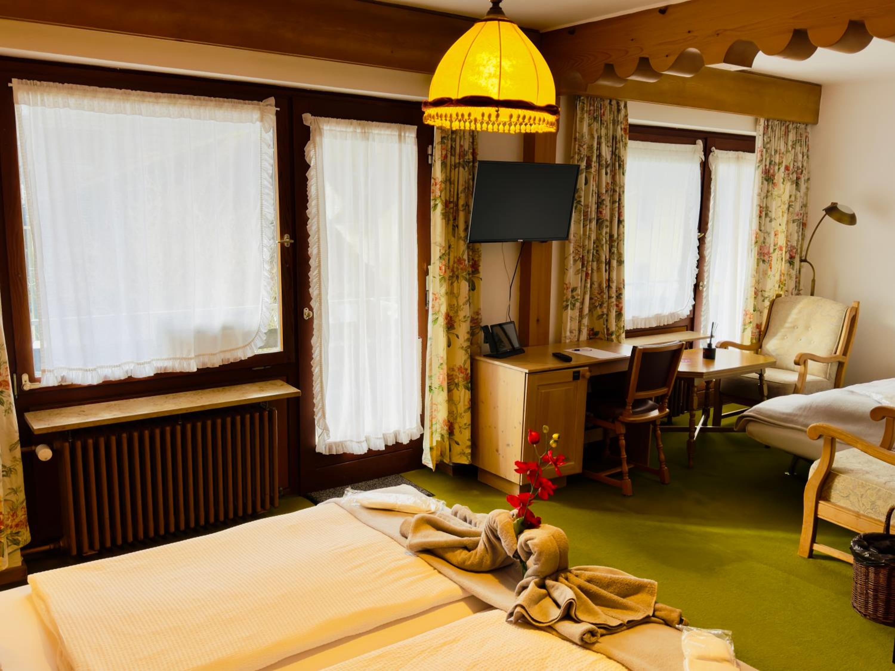 Deluxe Double Room with Balcony - Photo 22