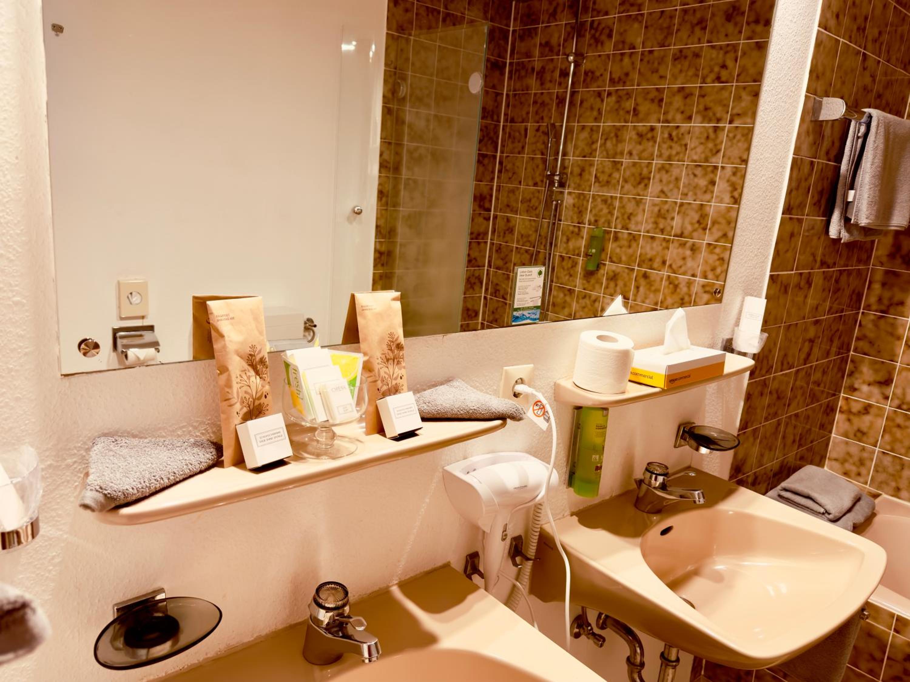 Deluxe Double Room with Balcony - Photo 23