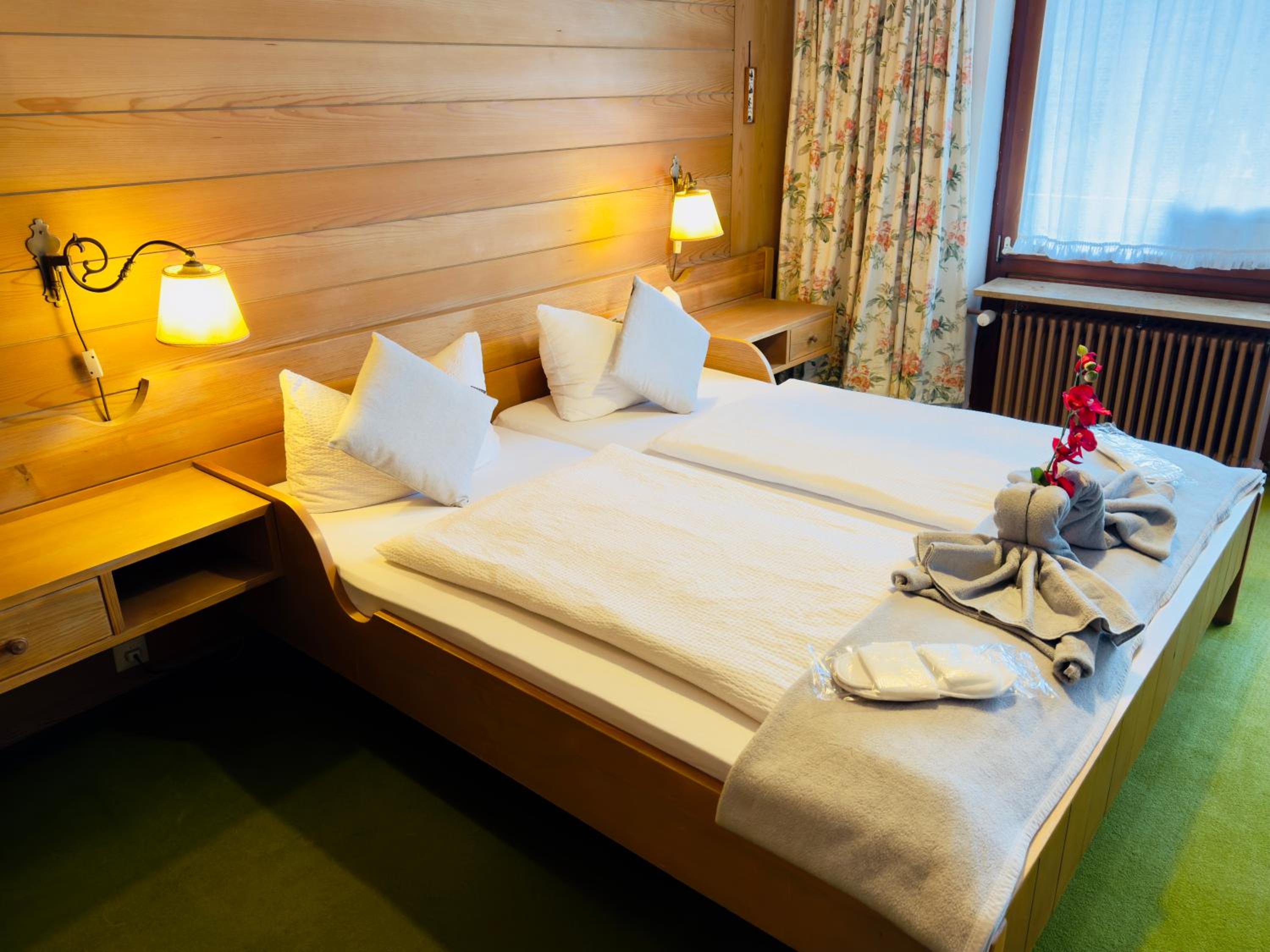 Deluxe Double Room with Balcony - Photo 24