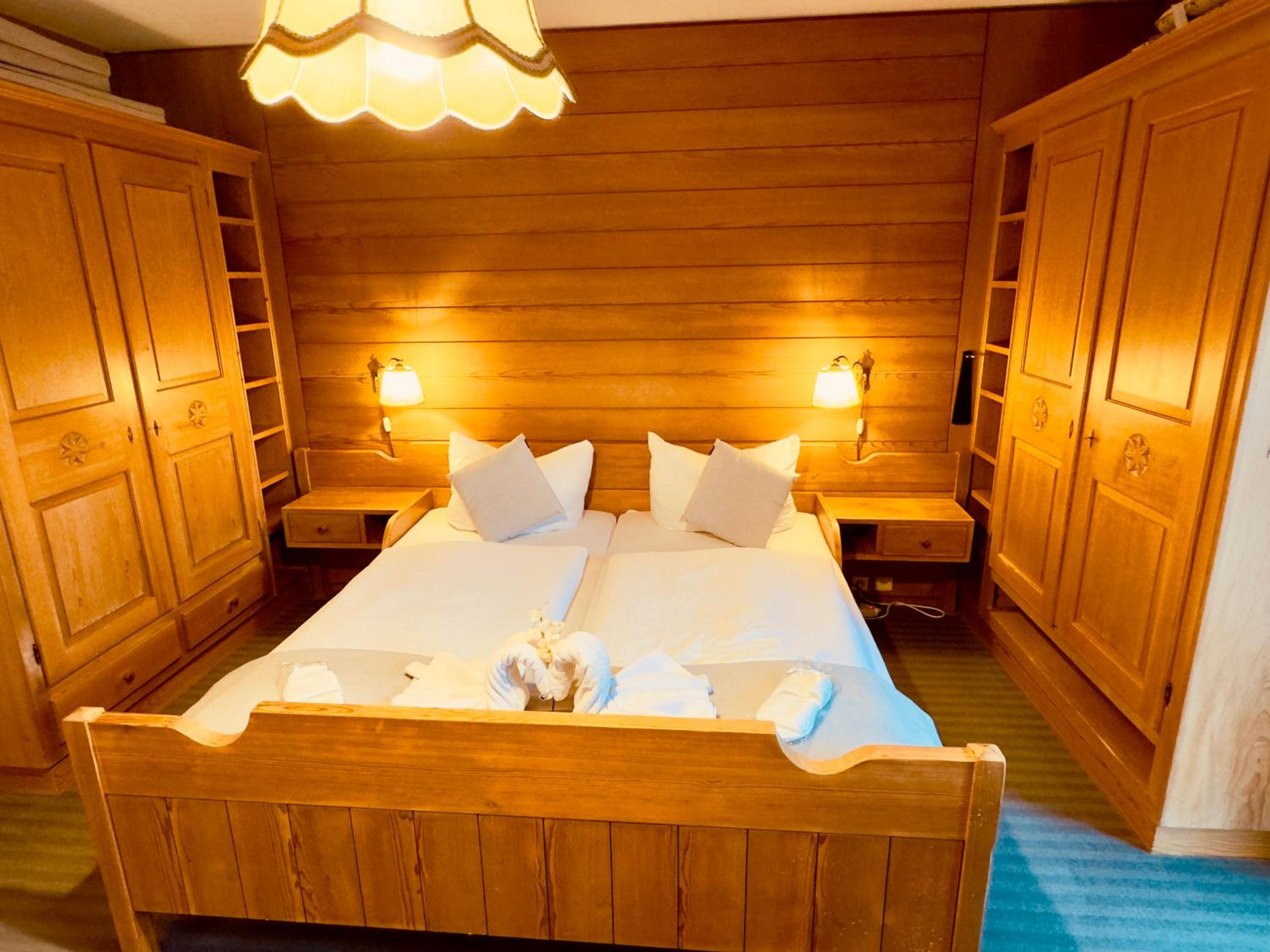 Deluxe Double Room with Balcony - Photo 21