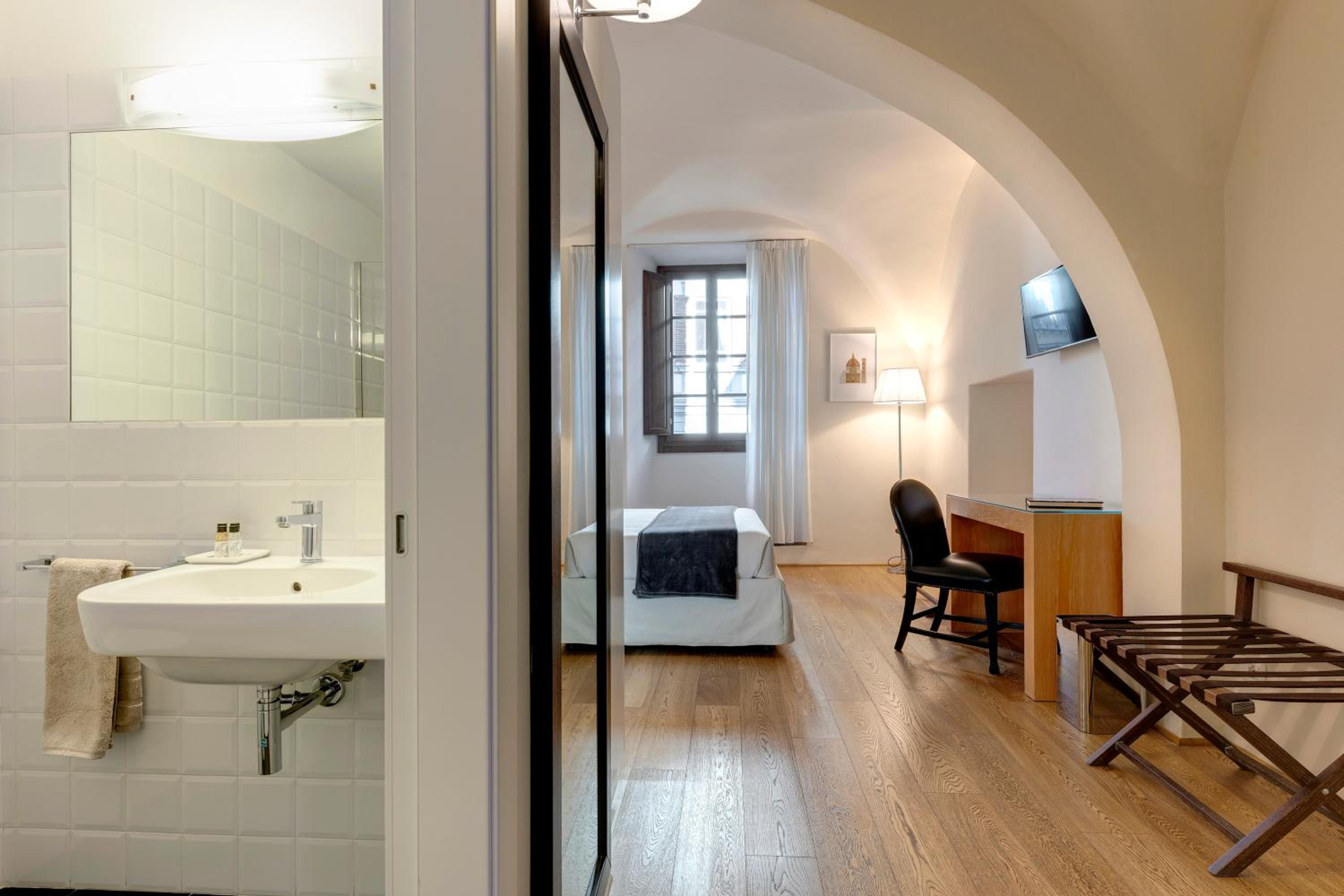 Double Room with Private Bathroom photo 3