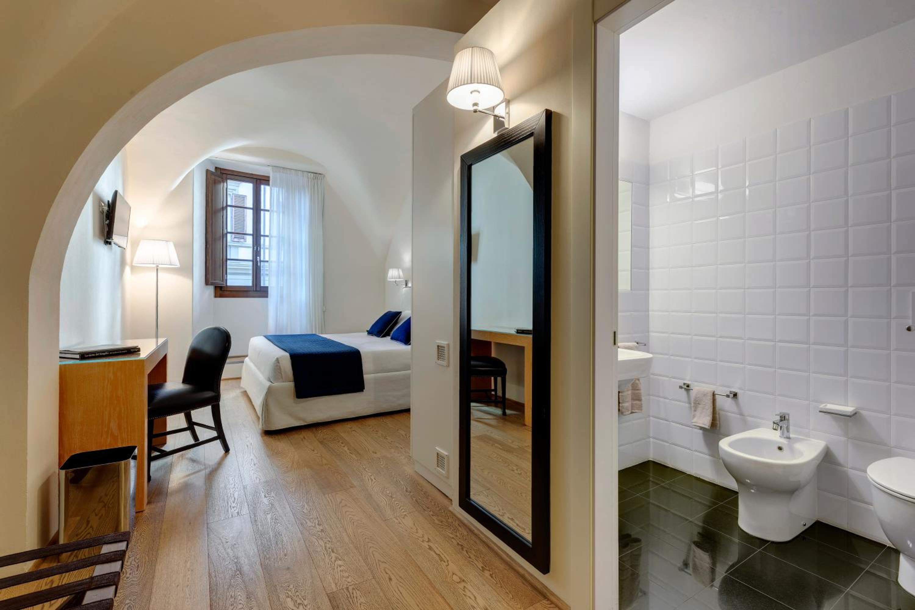 Triple Room with Private Bathroom photo 3