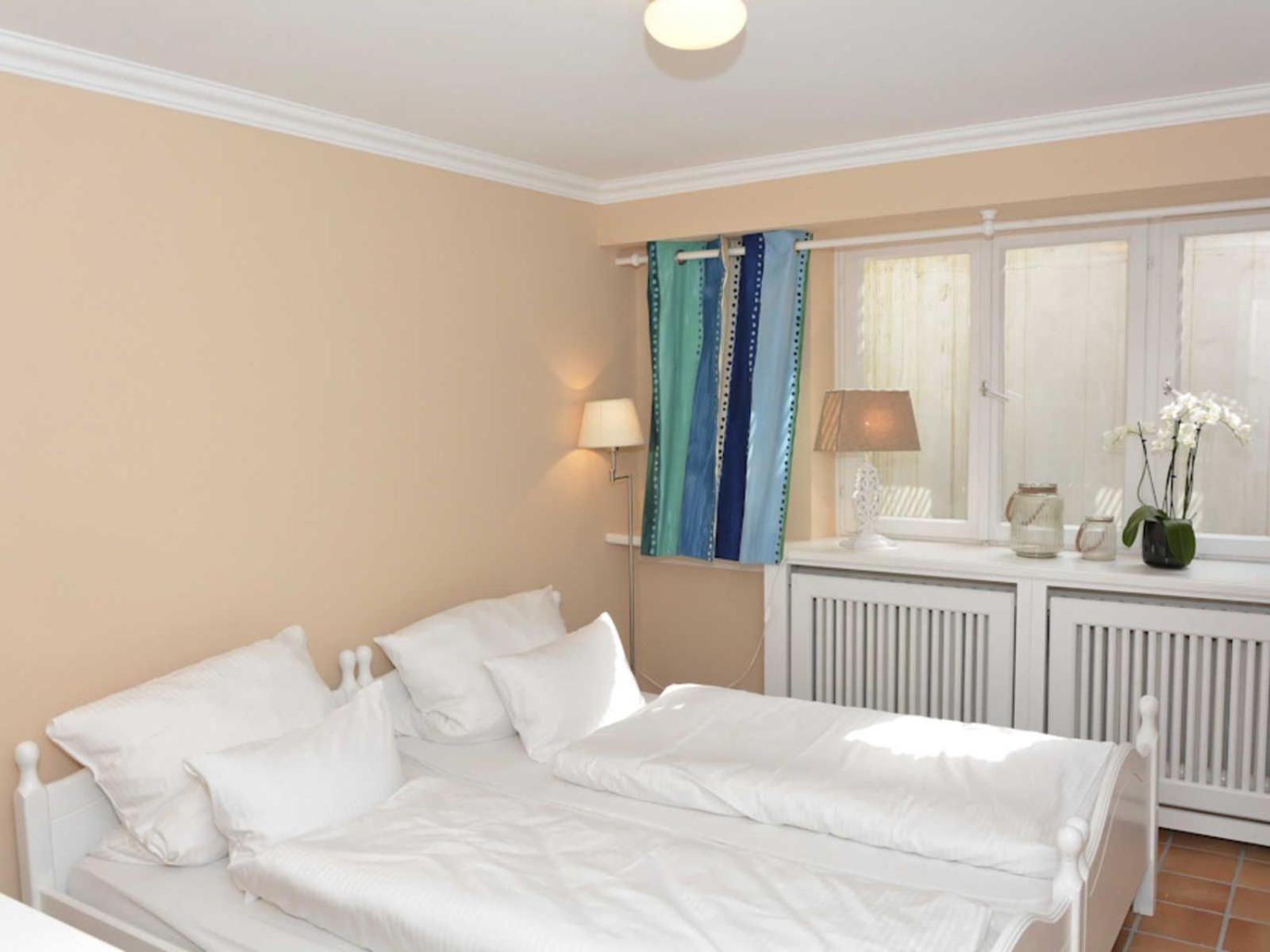 Three-Bedroom House photo 3