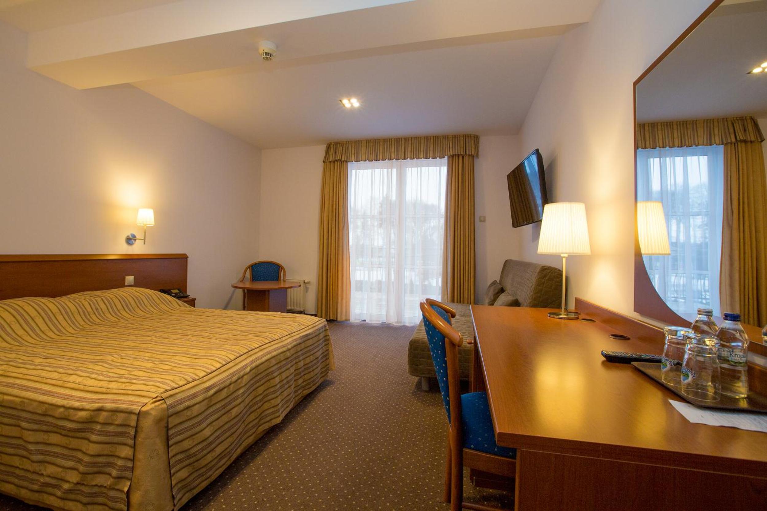 Double or Twin Room with Balcony - Photo 2