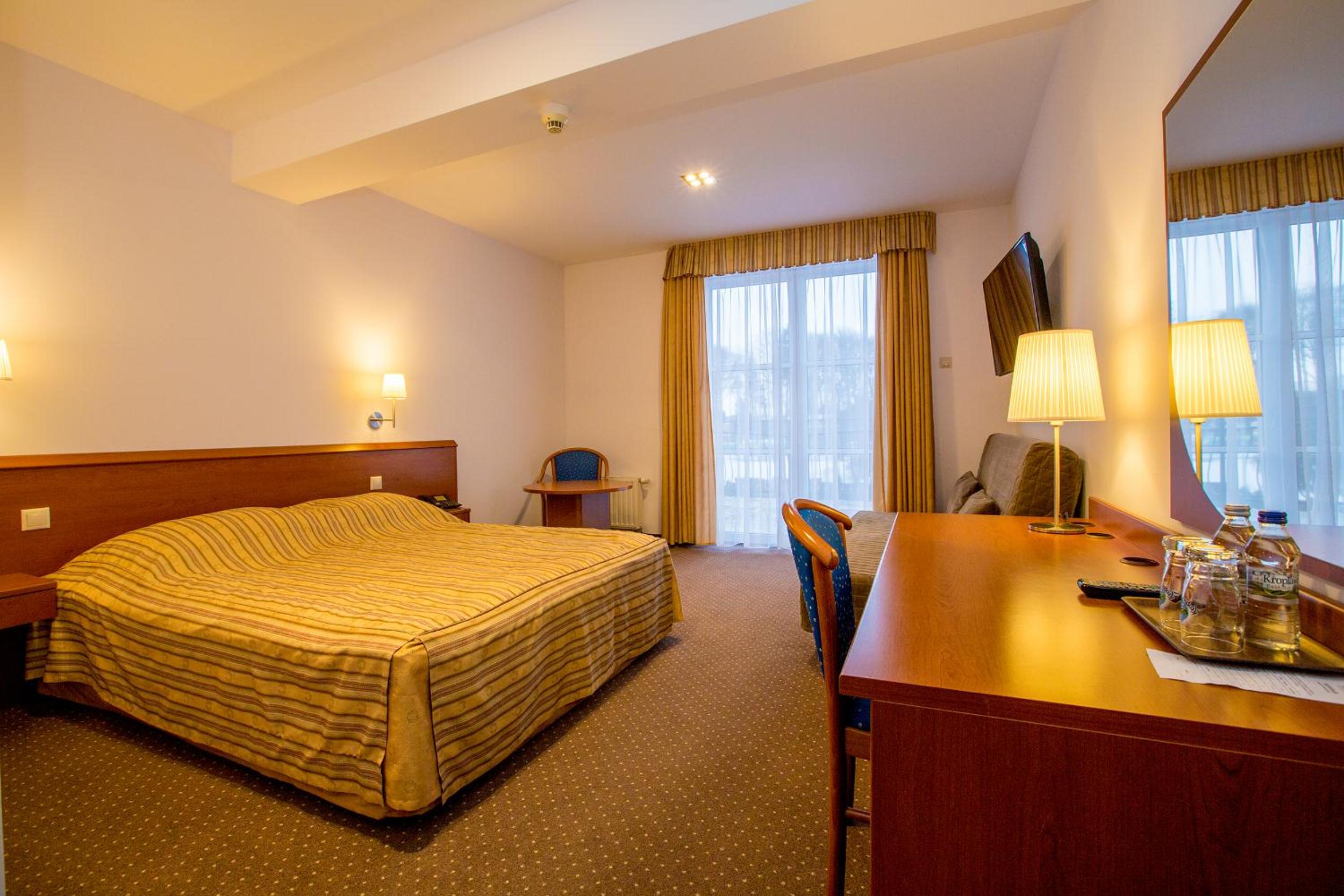 Double or Twin Room with Balcony - Photo 3